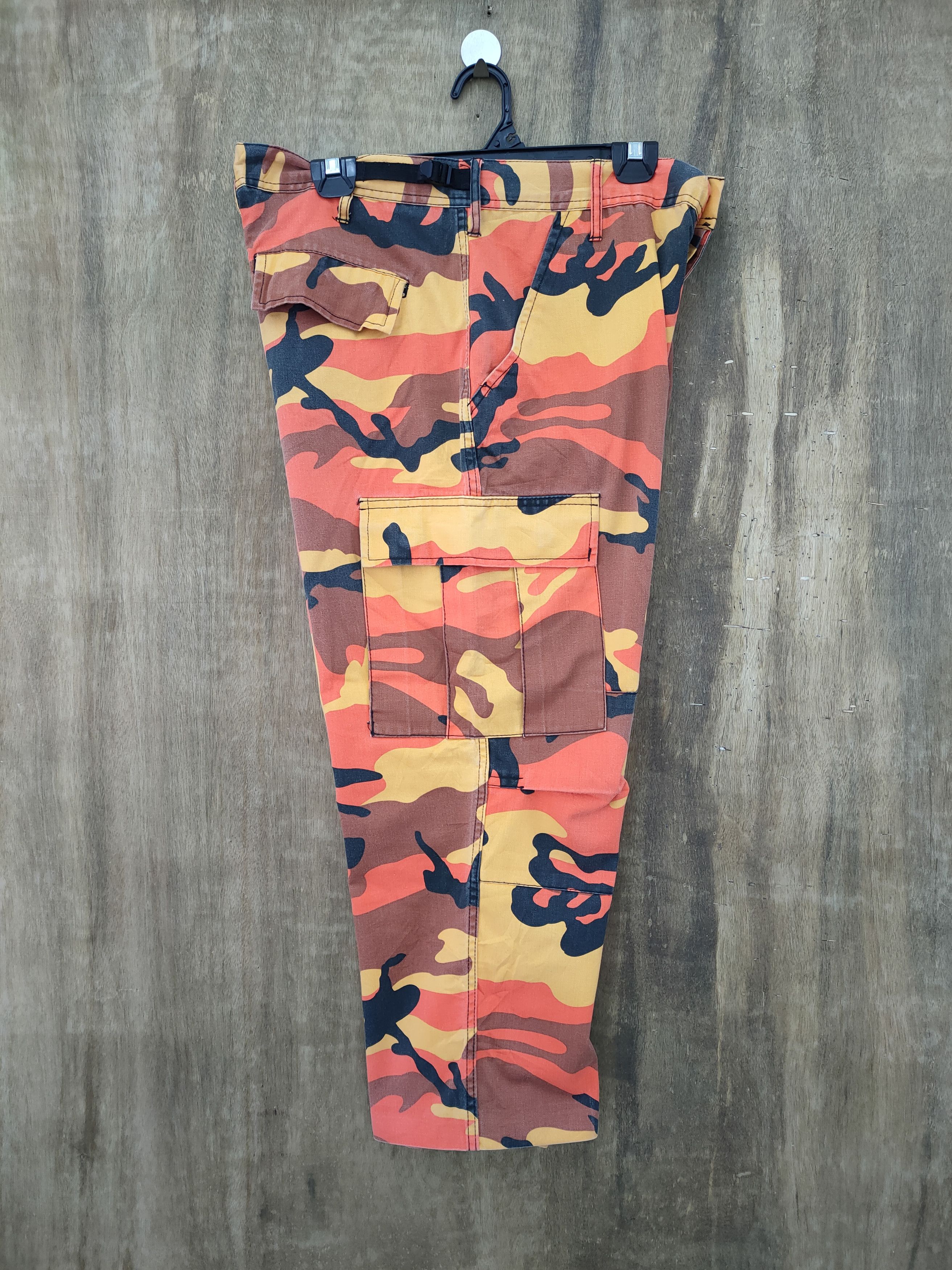 Jungles MILITARY CAMO CROPPED CARGO PANTS Size US 34 / EU 50 - 1 Thumbnail