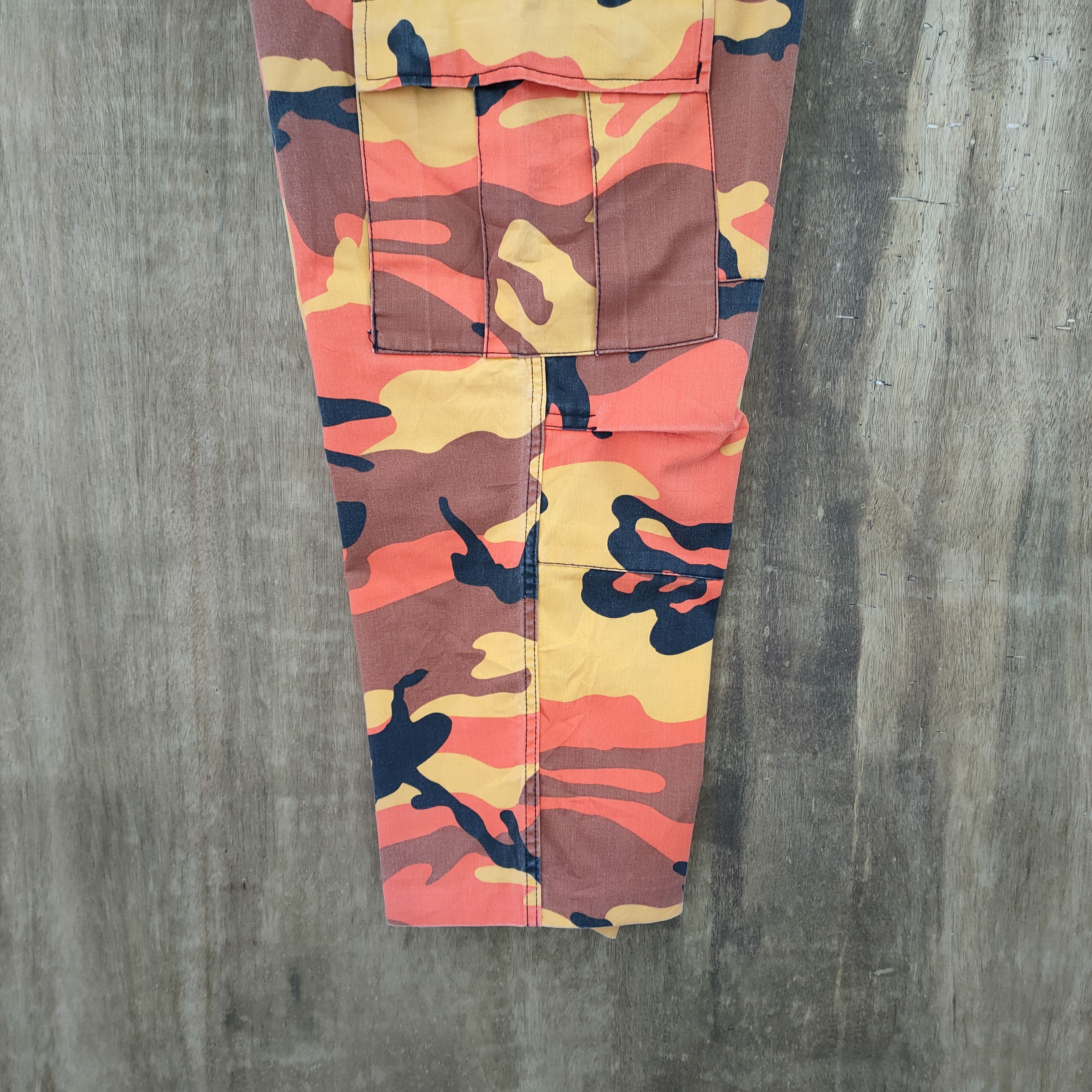 Jungles MILITARY CAMO CROPPED CARGO PANTS Size US 34 / EU 50 - 3 Thumbnail