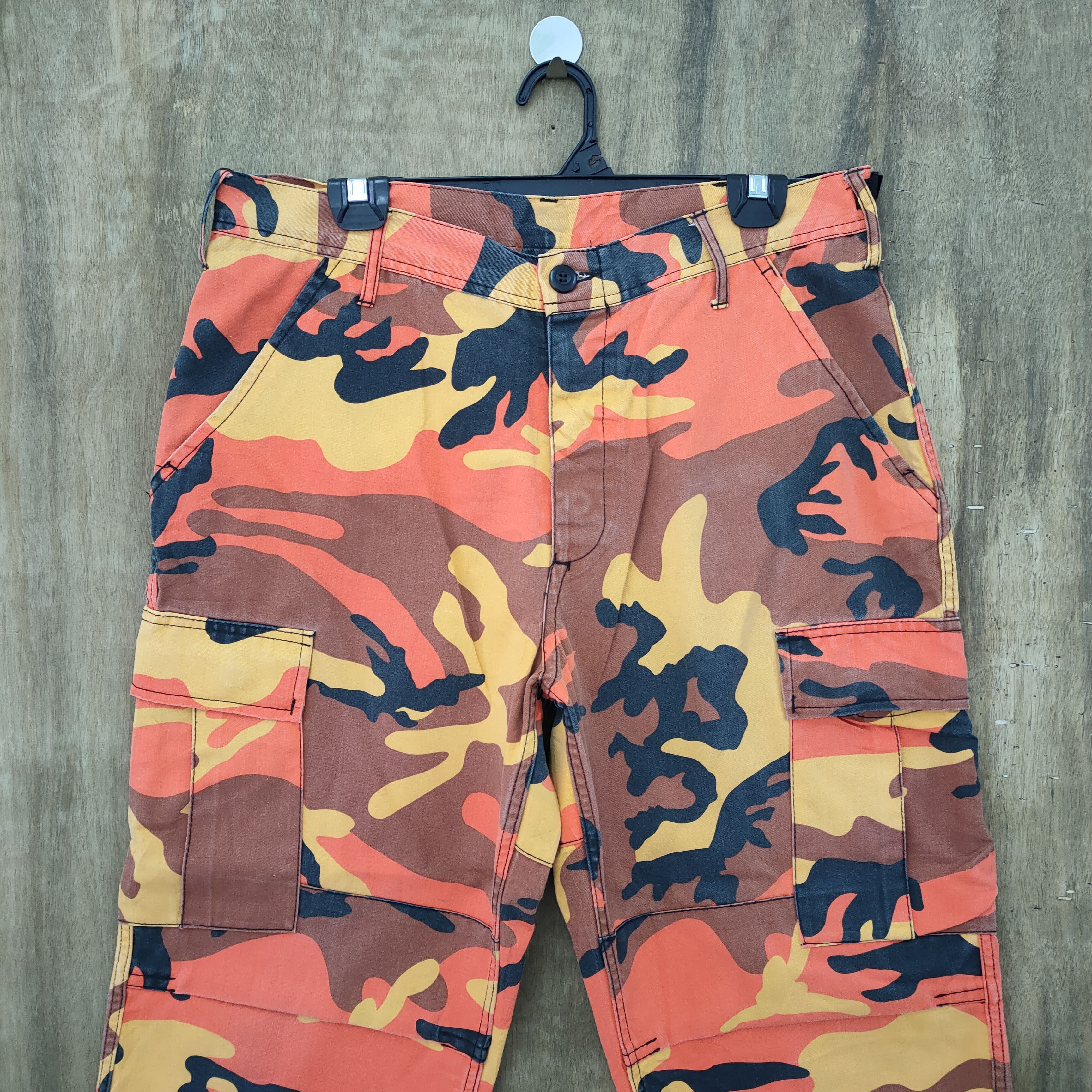 Jungles MILITARY CAMO CROPPED CARGO PANTS Size US 34 / EU 50 - 5 Thumbnail