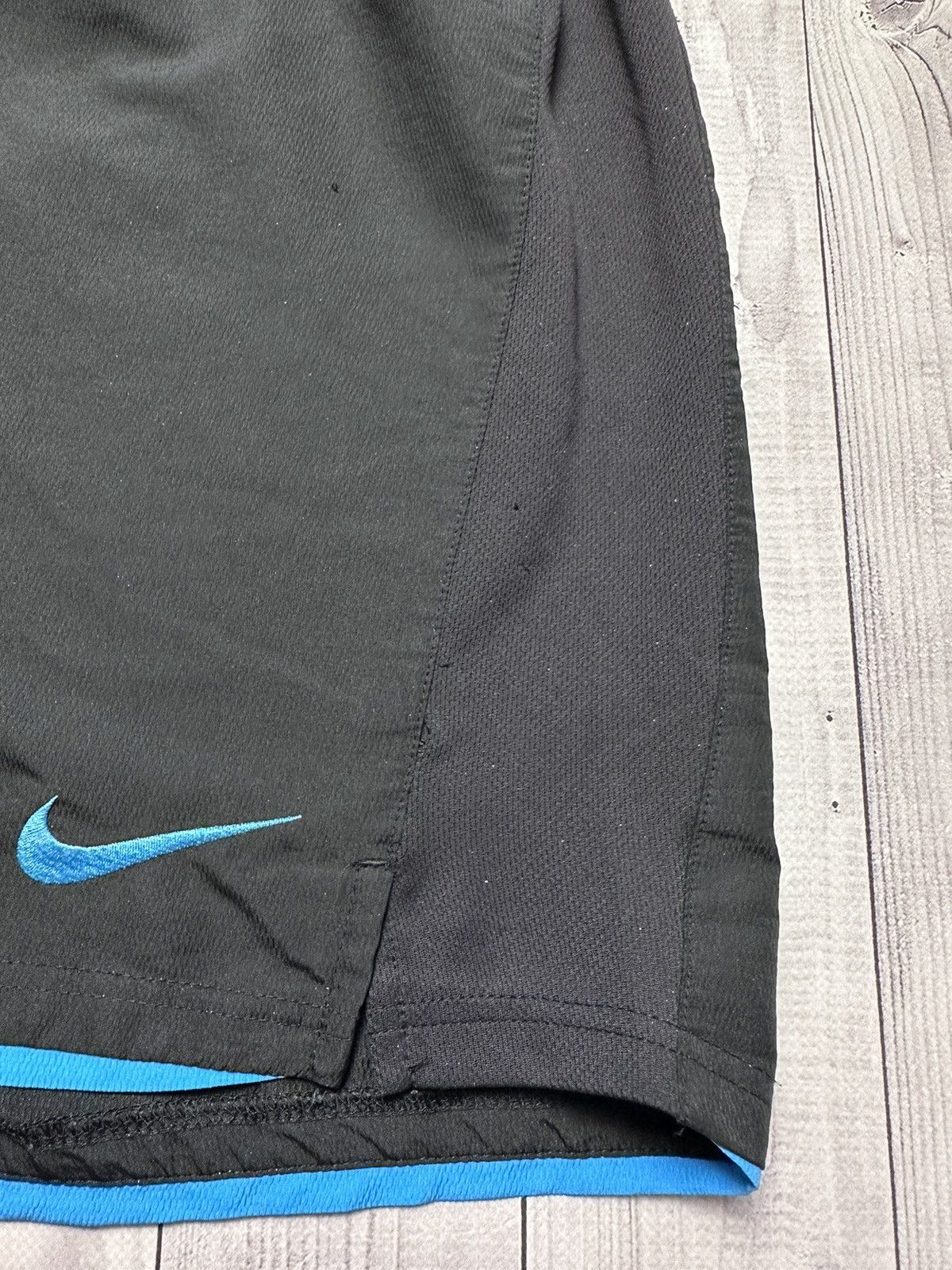 Nike × Vintage Vintage Nike Aston villa soccer short size XXL Size US 38 / EU 54 - 5 Thumbnail