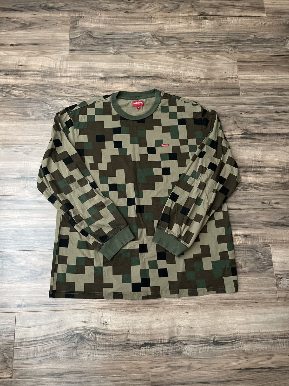 トップス Supreme Small Box L/S Tee \"Snow Camo\" Supreme Small Box L S Tee (SS25) - $68