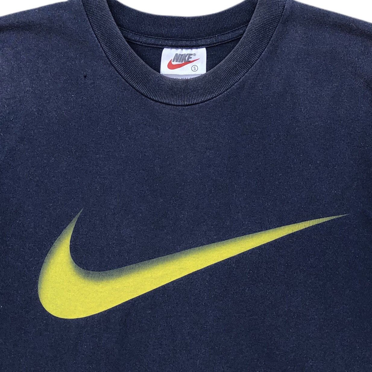 Nike 🔥Vintage 90s Nike Big Swoosh Tee Size US S / EU 44-46 / 1 - 2 Thumbnail