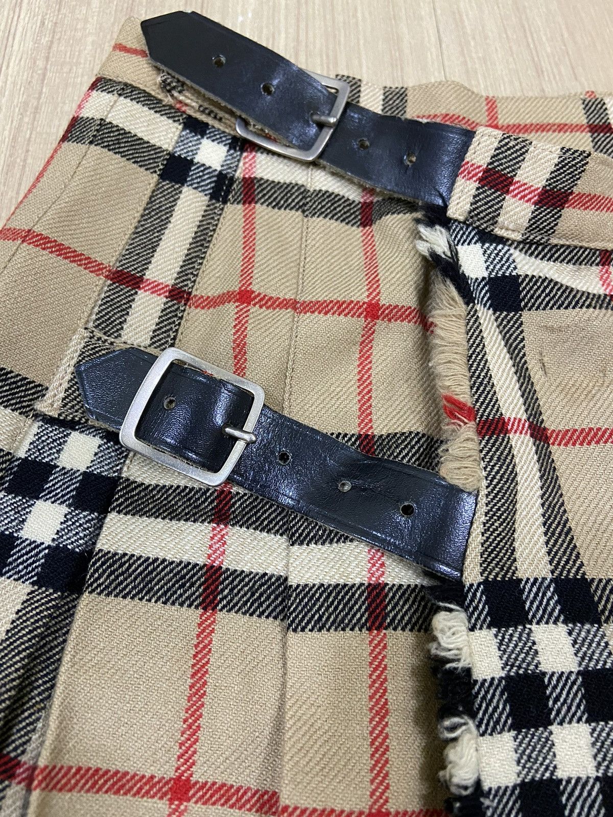 Burberry 1980s Burberry's 🏴󠁧󠁢󠁥󠁮󠁧󠁿 Nova Check Bondage Skirt Size 30" / US 8 / IT 44 - 4 Thumbnail