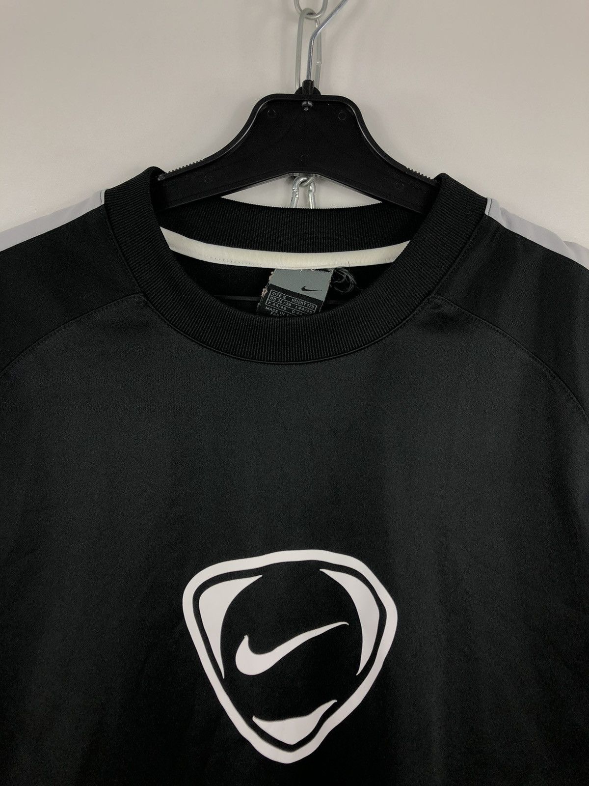 Nike Vintage Nike T-Shirt Centre Logo Swoosh Y2K Black Size S Size US S / EU 44-46 / 1 - 5 Thumbnail