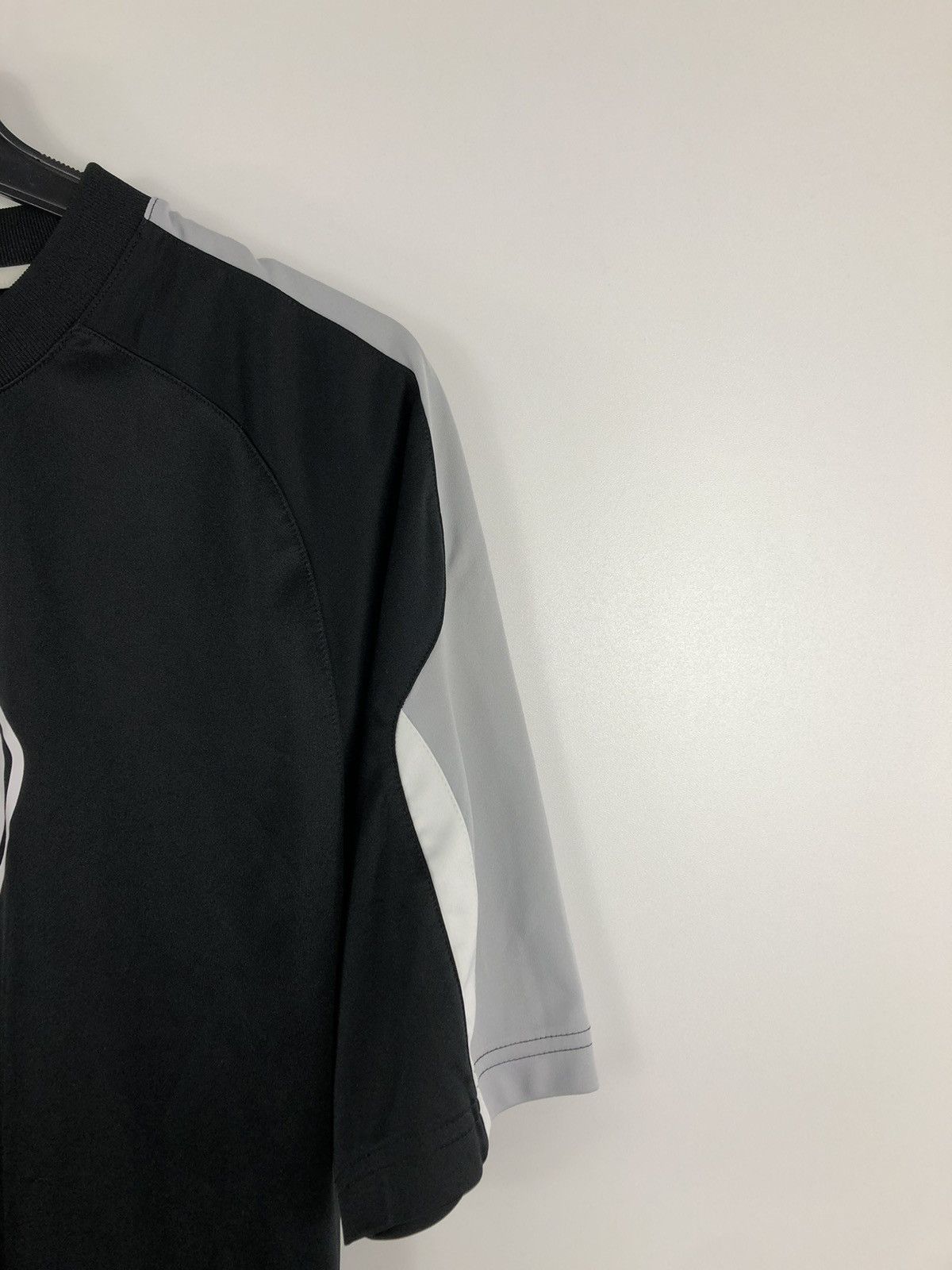 Nike Vintage Nike T-Shirt Centre Logo Swoosh Y2K Black Size S Size US S / EU 44-46 / 1 - 4 Thumbnail