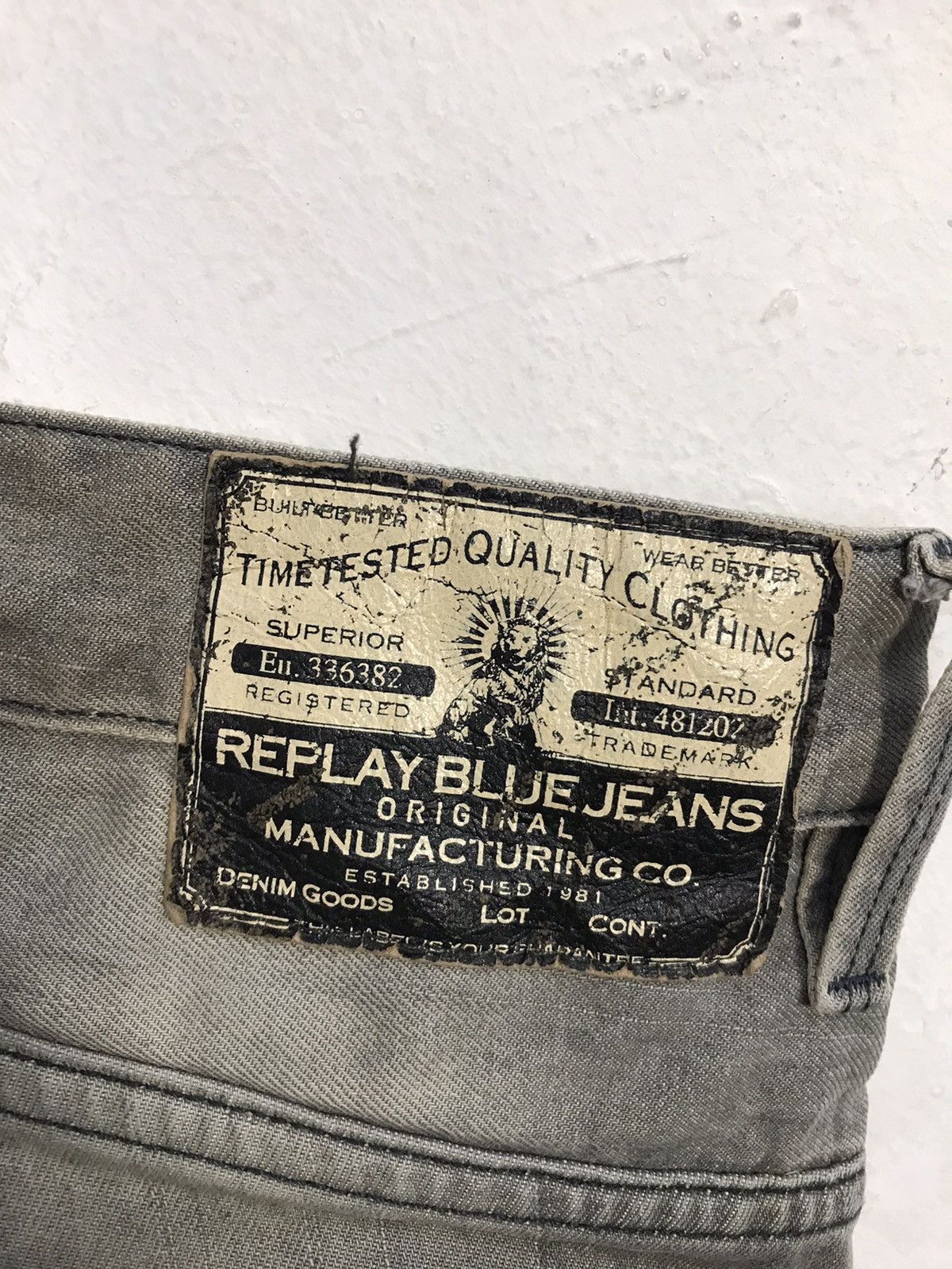 Replay Vintage Replay Distressed Jeans Zipper Style Size US 33 - 14 Thumbnail