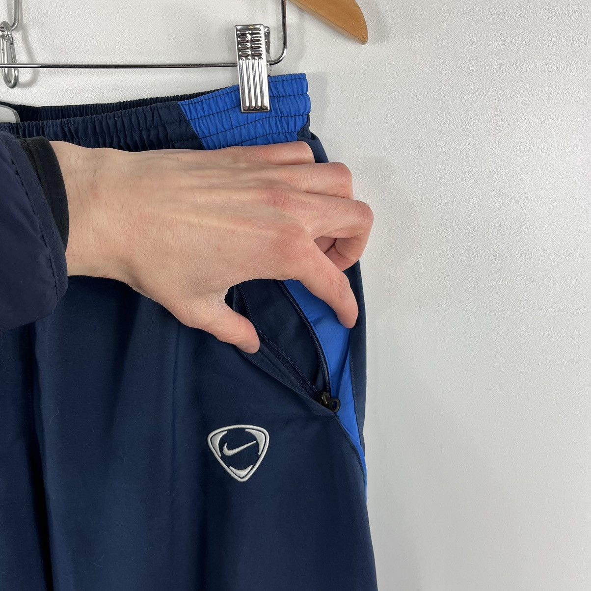 Nike × Vintage Vintage Nike Small Embroidery Swoosh Logo Pants Navy Size S Size US 31 - 5 Thumbnail