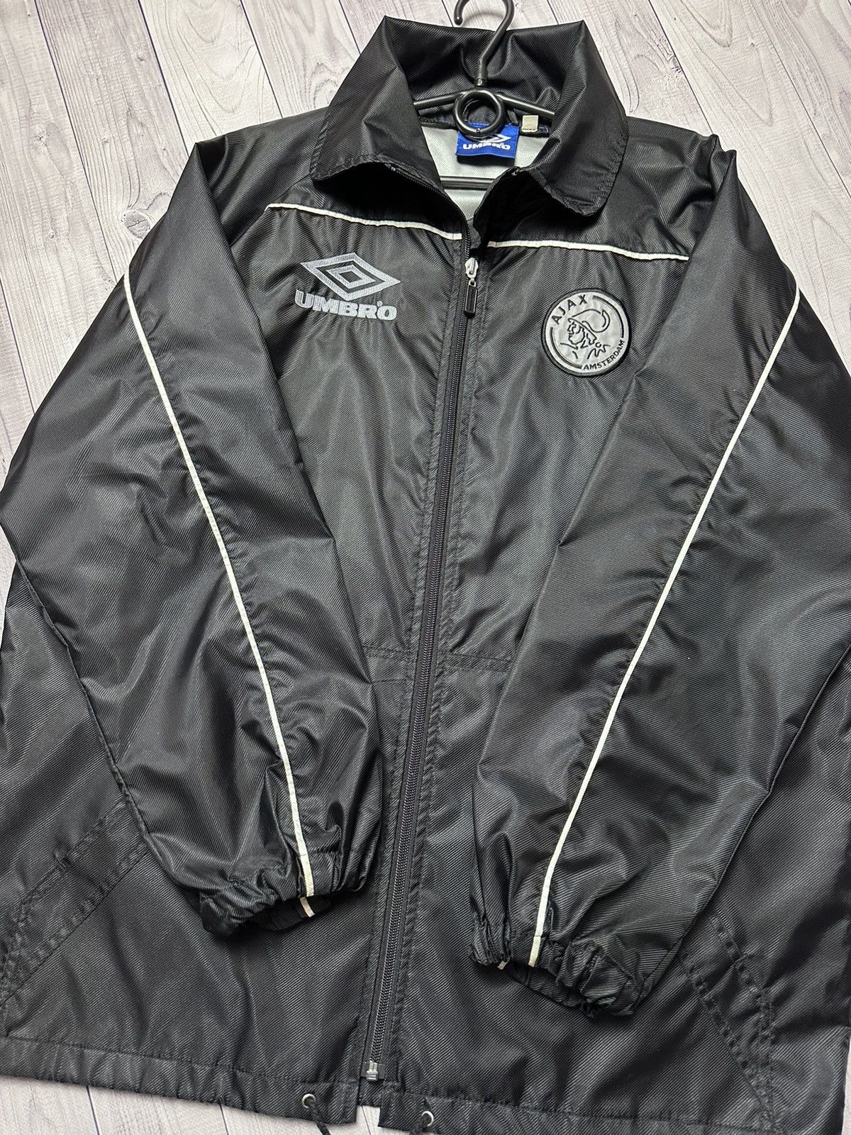 Umbro × Vintage Vintage Umbro Ajax soccer jacket logo size S Size US S / EU 44-46 / 1 - 6 Thumbnail