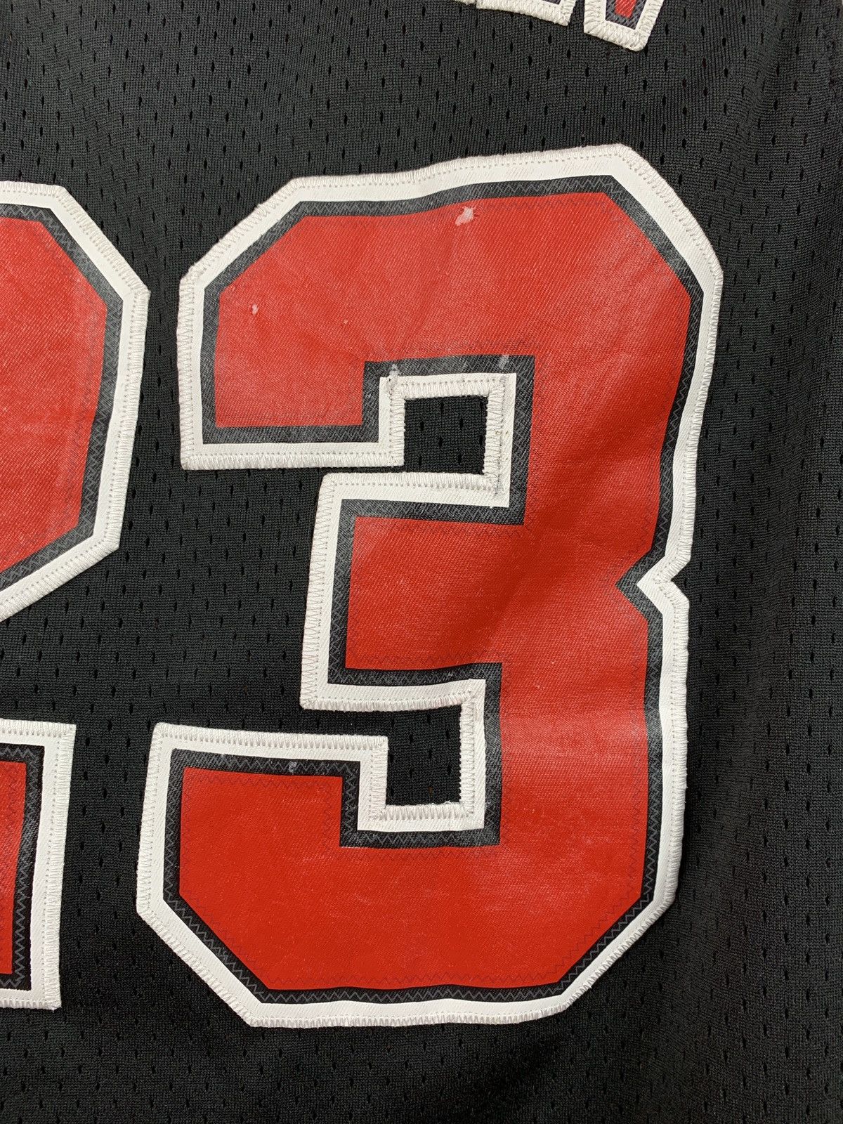 Jordan Brand 90s Vintage Nike Jordan #23 Chicago Bulls NBA Jersey Size US L / EU 52-54 / 3 - 16 Thumbnail