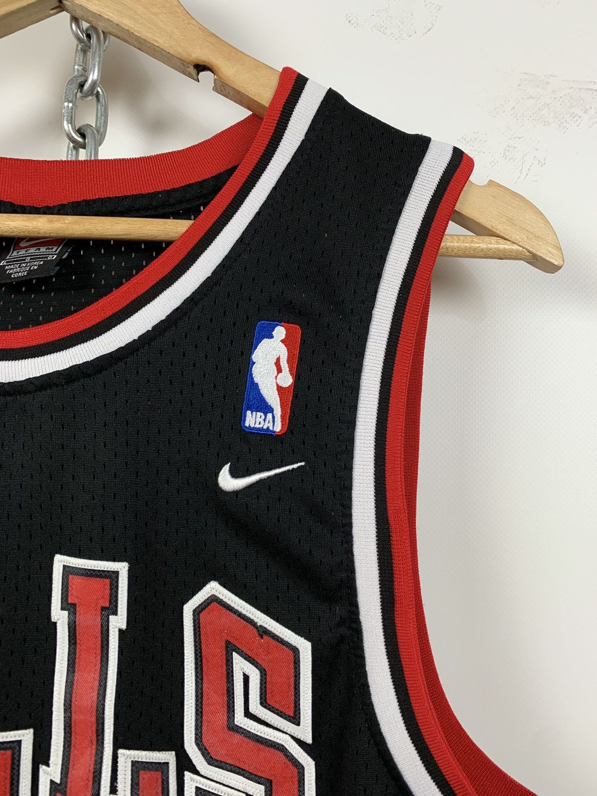 Jordan Brand 90s Vintage Nike Jordan #23 Chicago Bulls NBA Jersey Size US L / EU 52-54 / 3 - 6 Thumbnail