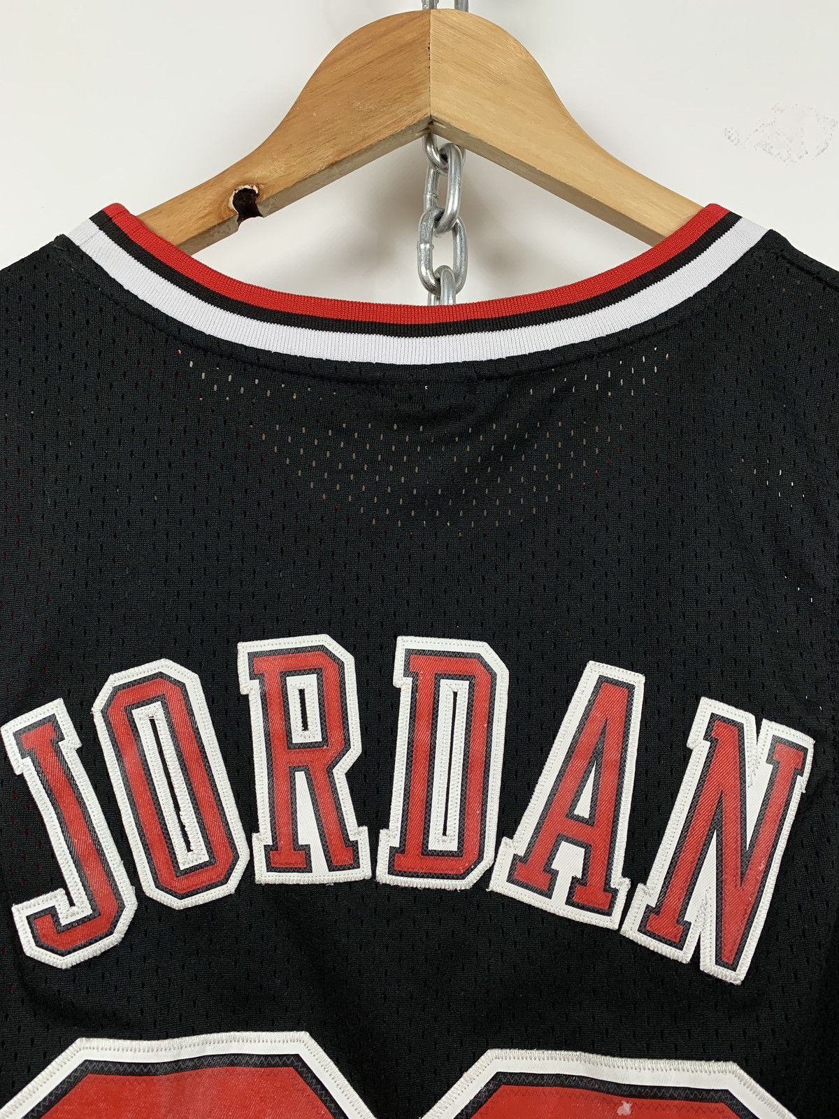Jordan Brand 90s Vintage Nike Jordan #23 Chicago Bulls NBA Jersey Size US L / EU 52-54 / 3 - 14 Thumbnail