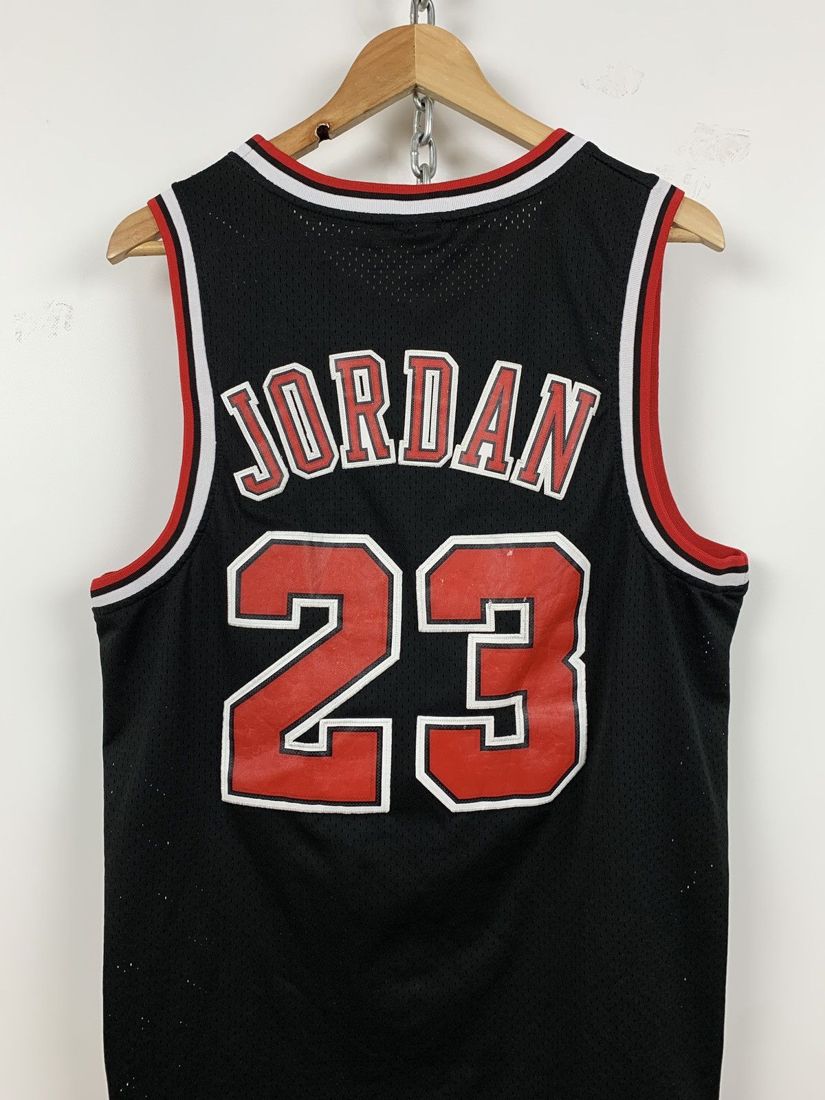 Jordan Brand 90s Vintage Nike Jordan #23 Chicago Bulls NBA Jersey Size US L / EU 52-54 / 3 - 11 Thumbnail