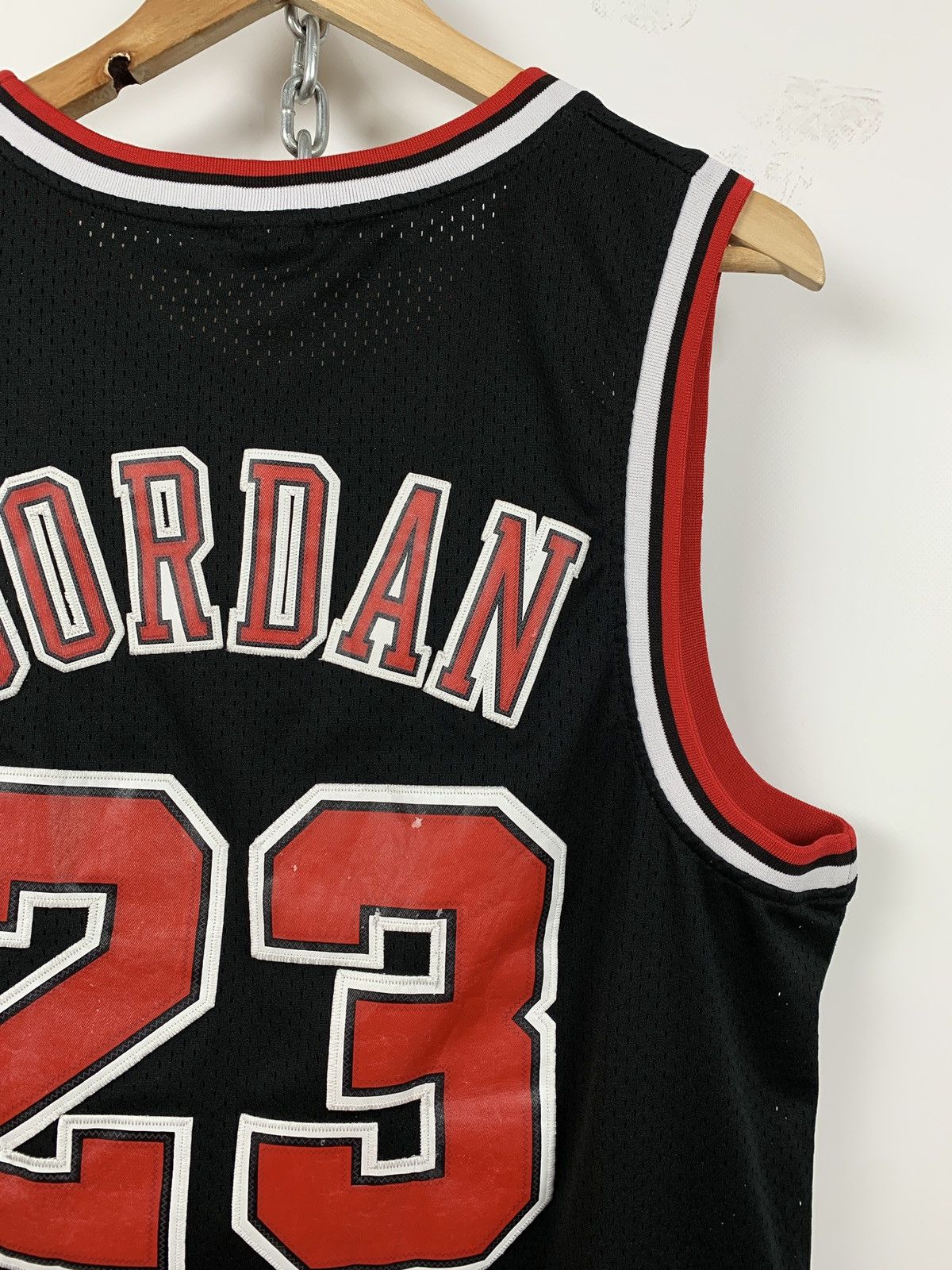 Jordan Brand 90s Vintage Nike Jordan #23 Chicago Bulls NBA Jersey Size US L / EU 52-54 / 3 - 12 Thumbnail