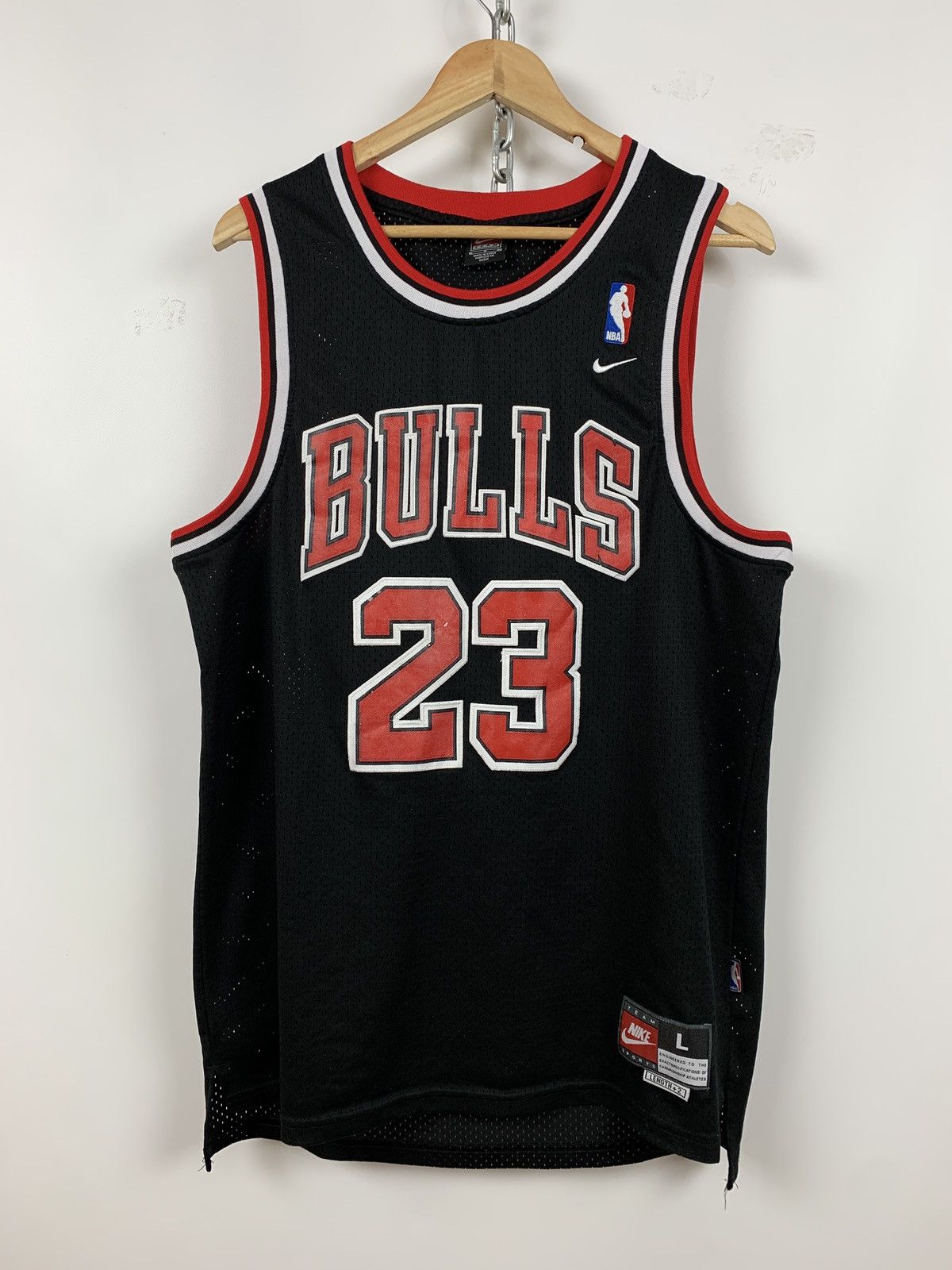 Jordan Brand 90s Vintage Nike Jordan #23 Chicago Bulls NBA Jersey Size US L / EU 52-54 / 3 - 1 Thumbnail