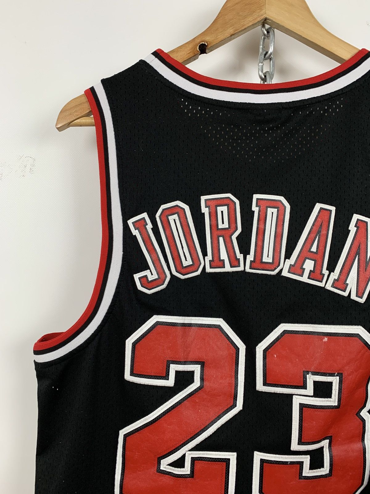 Jordan Brand 90s Vintage Nike Jordan #23 Chicago Bulls NBA Jersey Size US L / EU 52-54 / 3 - 13 Thumbnail