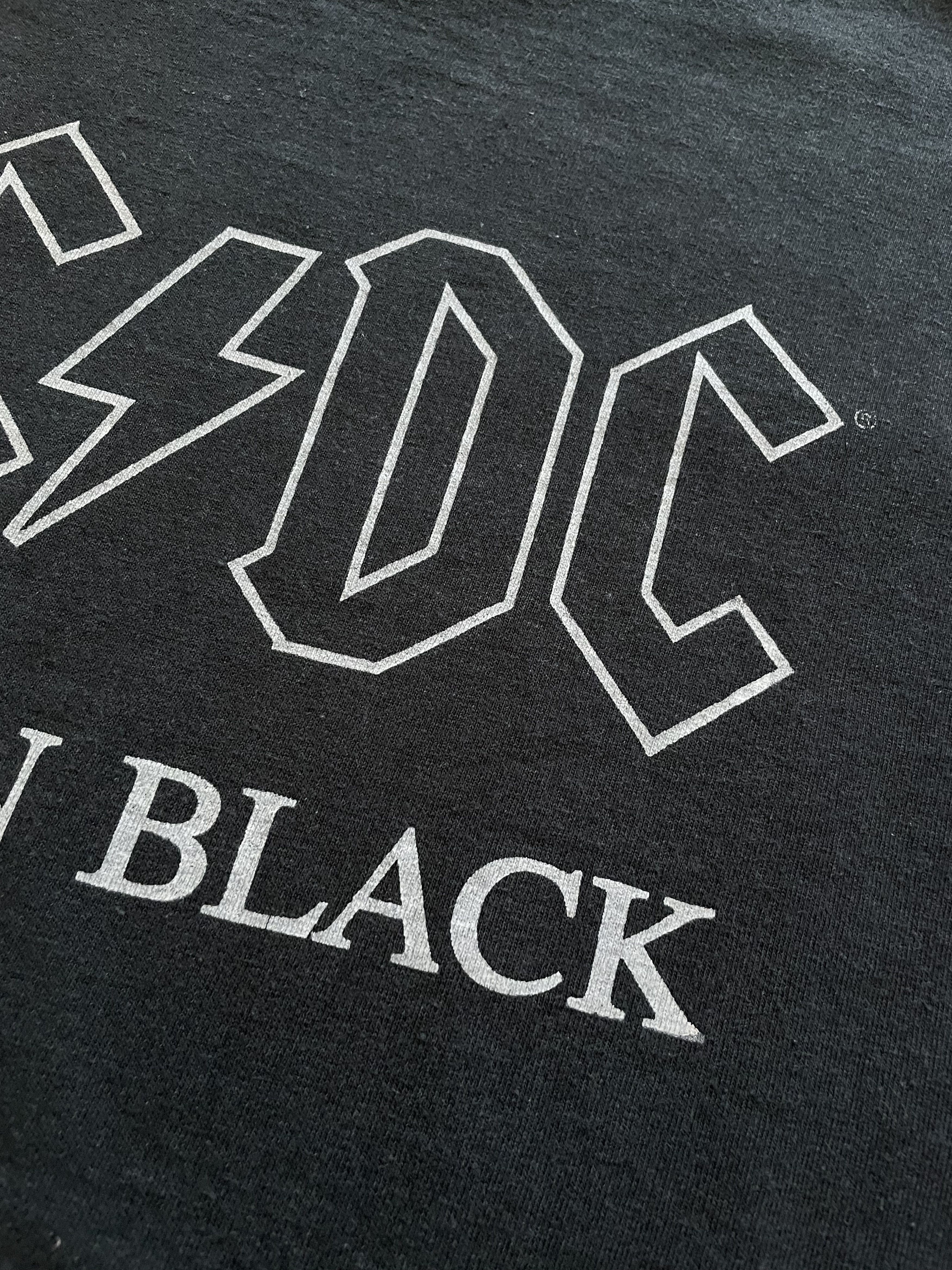 AC/DC × Band Tees × Vintage Vintage AC/DC Back In Black 2005 Tee Band Shirt Drill y2k Size US M / EU 48-50 / 2 - 6 Thumbnail