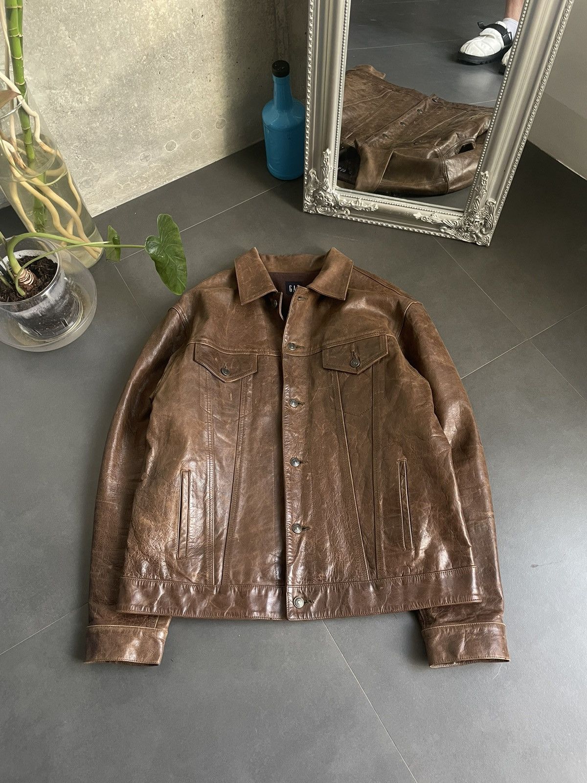 Gap Vintage Gap Brown Leather Trucker Jacket Motorcycle Style Size US L / EU 52-54 / 3 - 1 Thumbnail