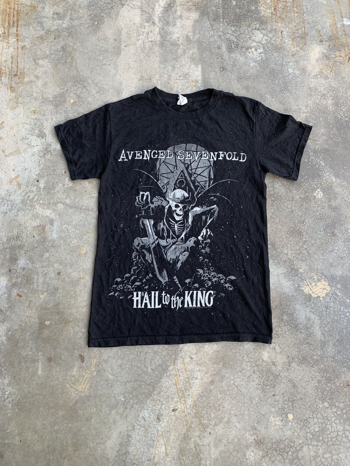 Band Tees thrashed 2014 Avenged Sevenfold Hall to The King Tshirt Size US S / EU 44-46 / 1 - 1 Thumbnail