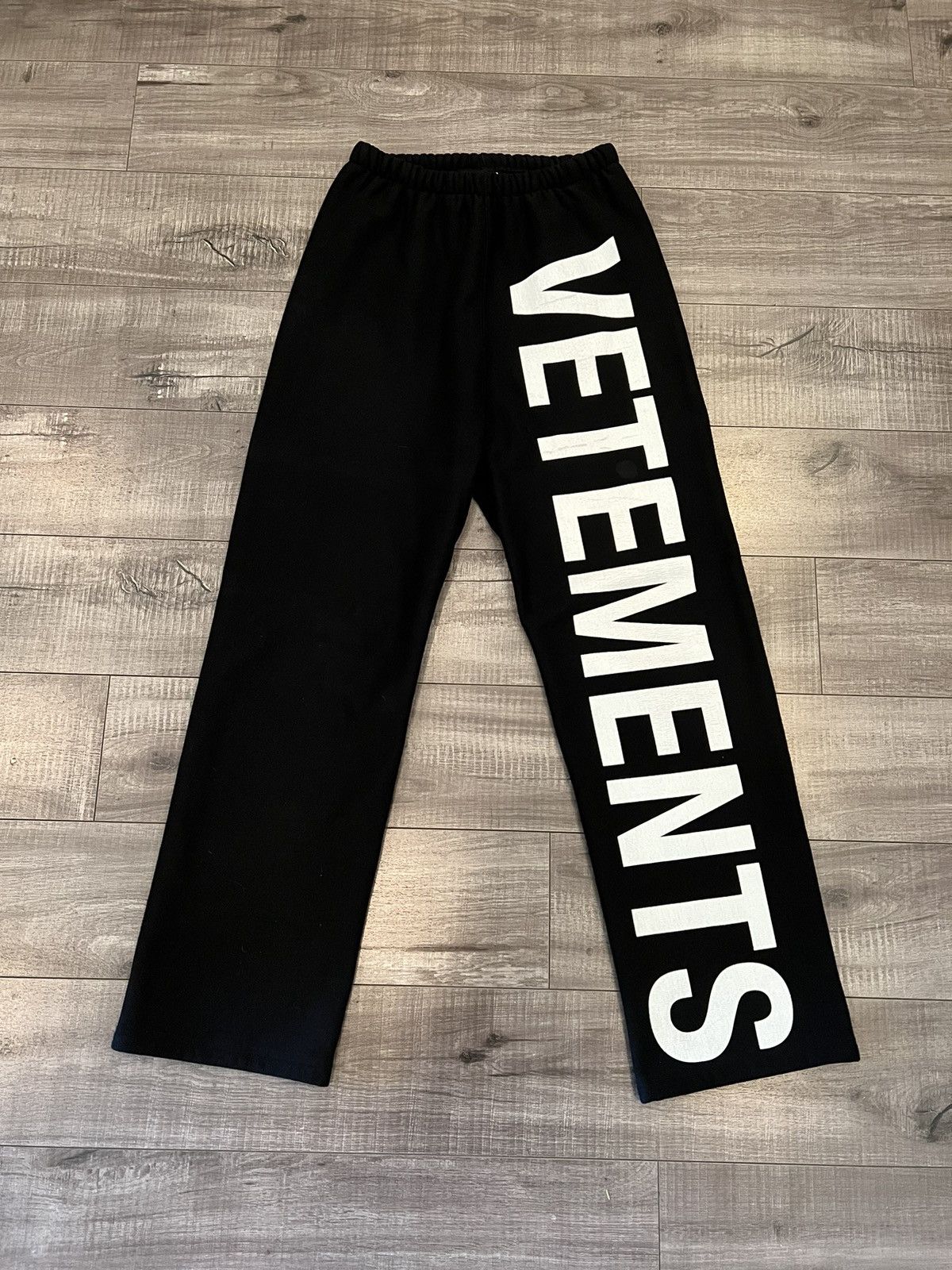 Vetements Vetements logo sweatpants | Grailed