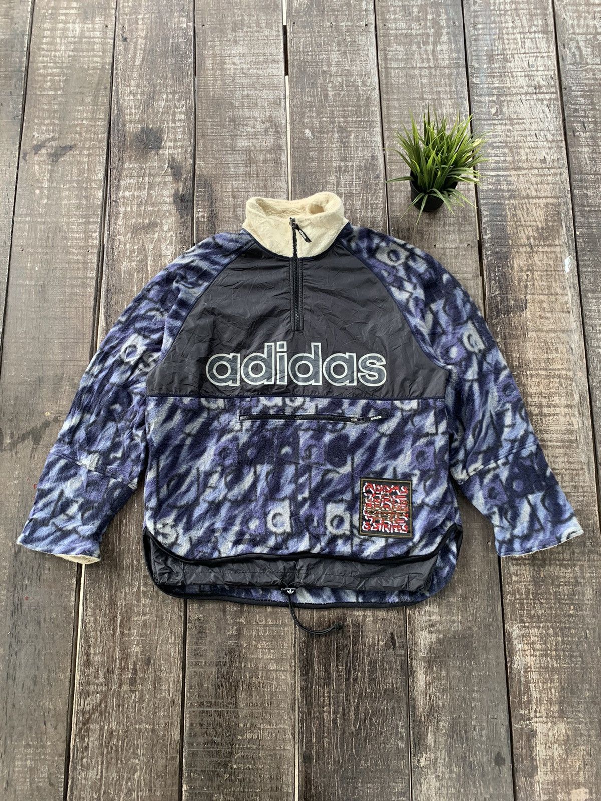 Vintage adidas fleece half zipper nice design