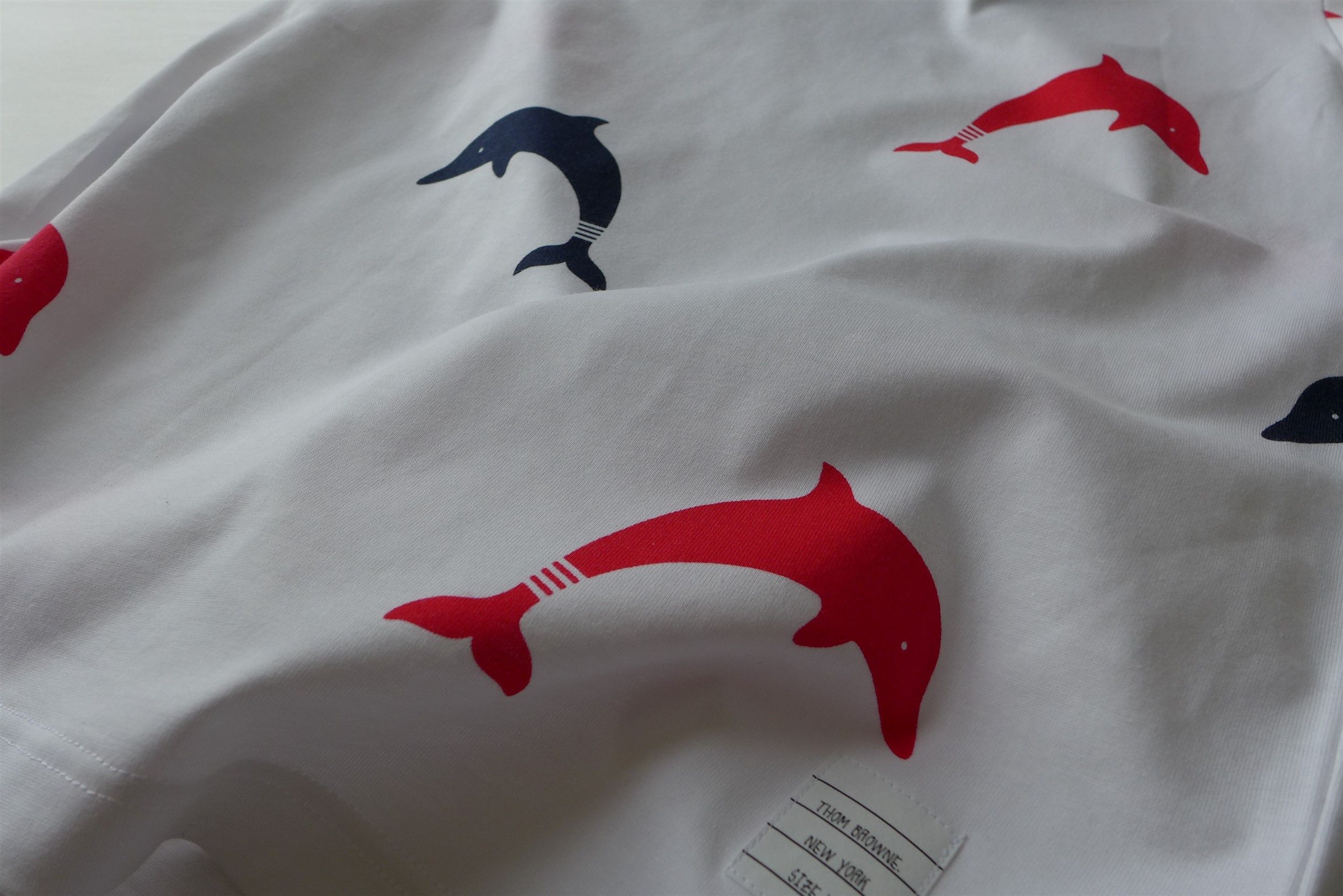 Thom Browne Thom Browne White Dolphin Print T-Shirt Size US S / EU 44-46 / 1 - 13 Thumbnail