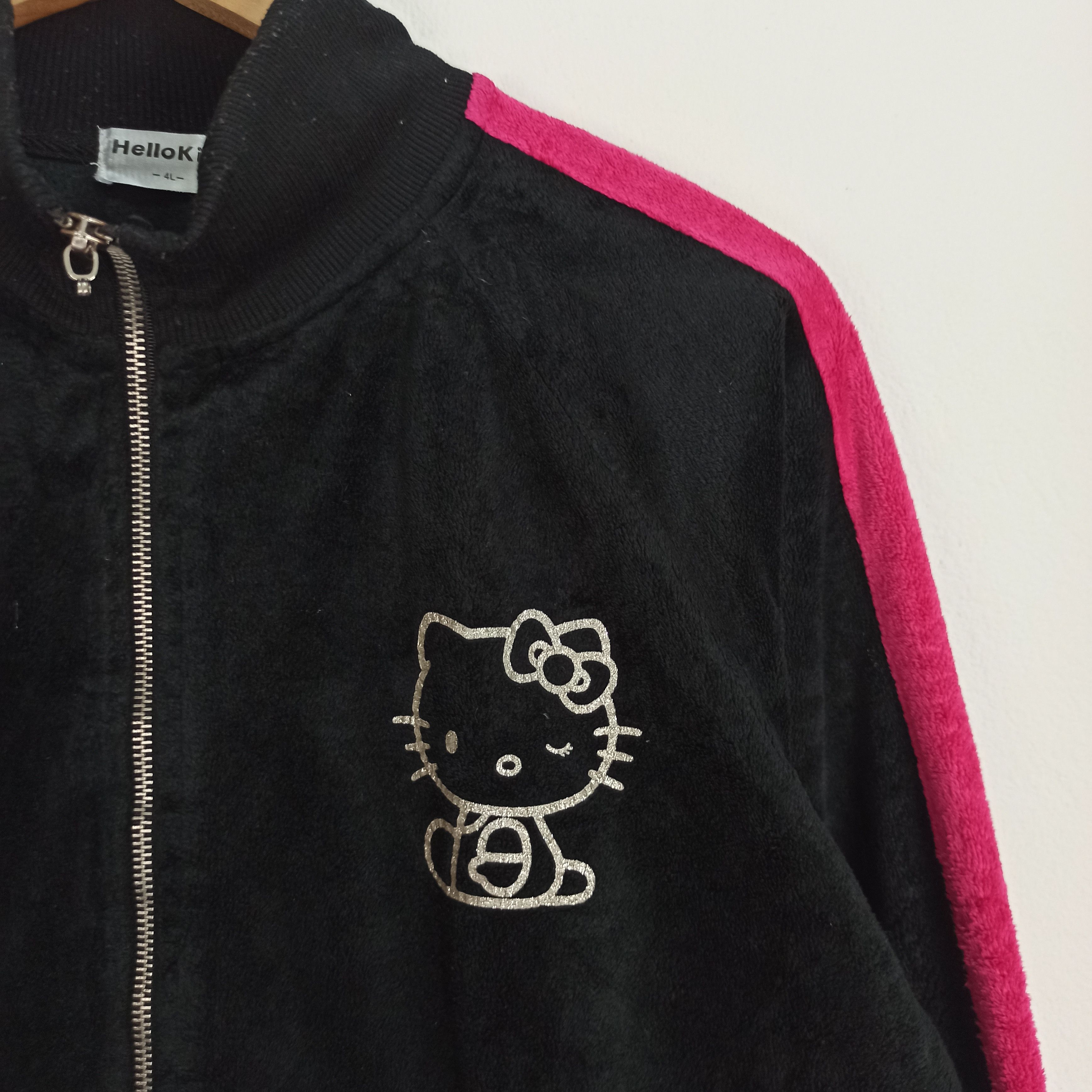Beauty Beast 🔥STEALS🔥 Hello Kitty Big Logo Sweater Fleece fur Size L / US 10 / IT 46 - 8 Thumbnail