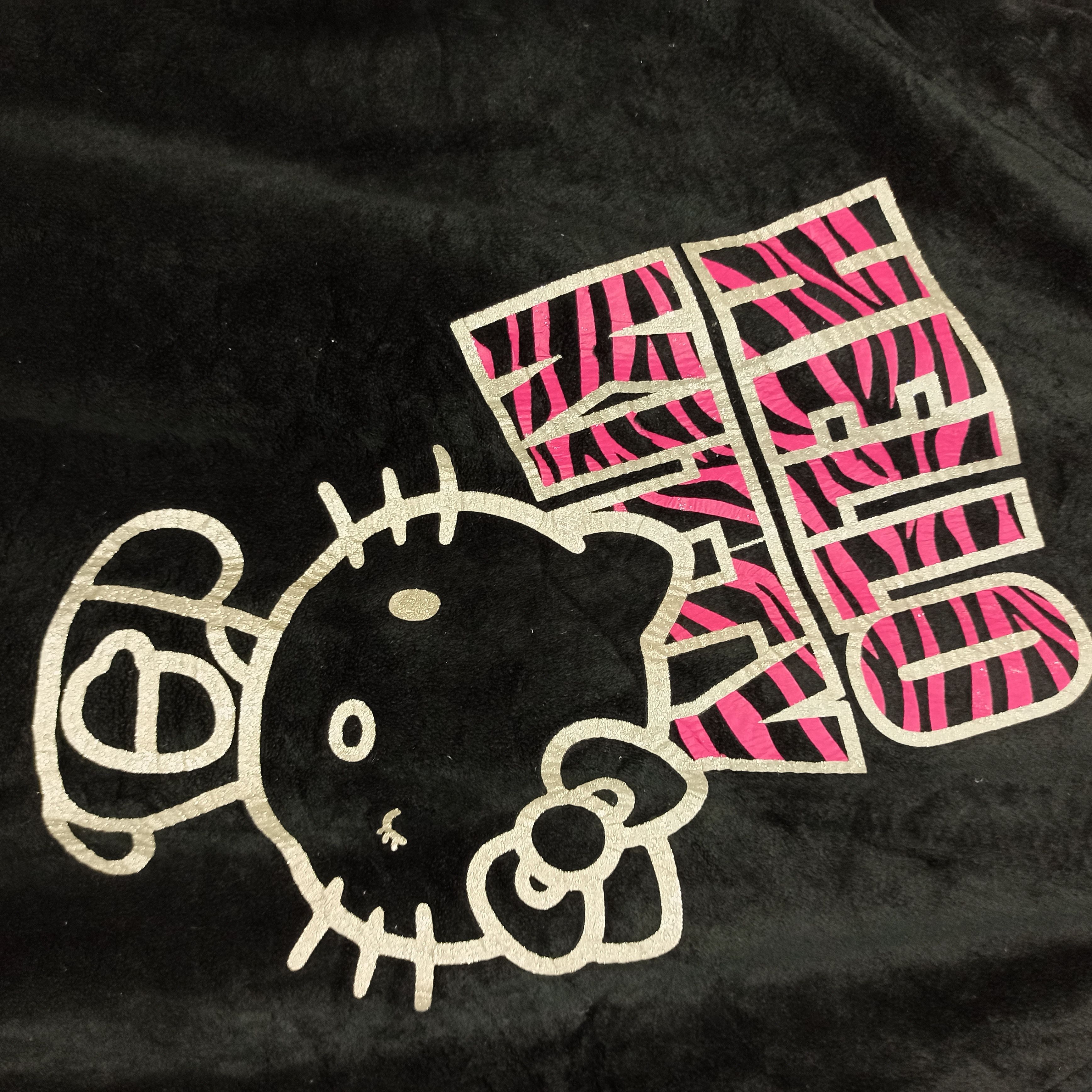 Beauty Beast 🔥STEALS🔥 Hello Kitty Big Logo Sweater Fleece fur Size L / US 10 / IT 46 - 2 Thumbnail