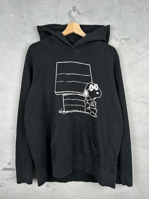 Uniqlo x kaws x best sale peanuts hoodie