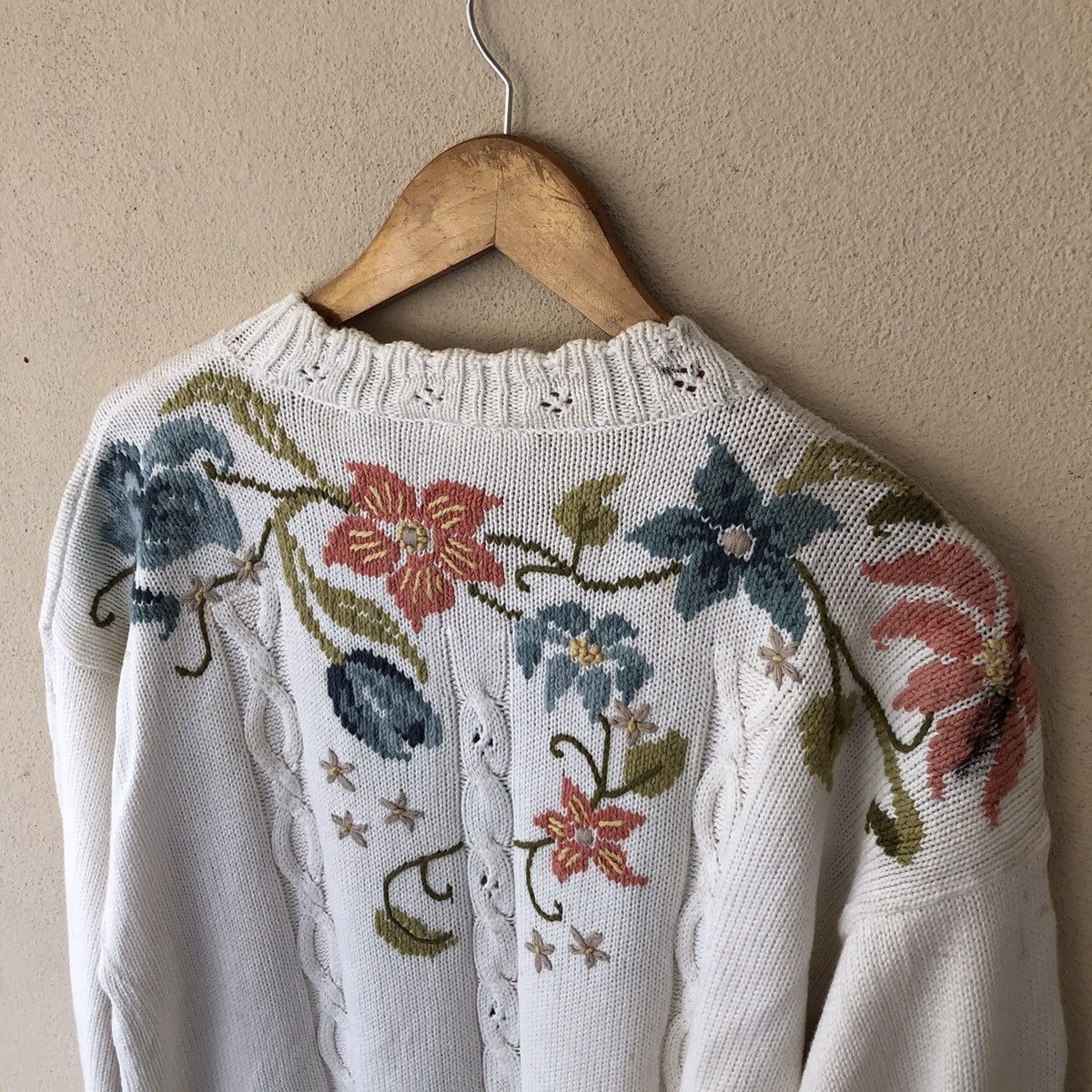 Japanese Brand VINTAGE KNITWEAR SWEATSHIRT FLORAL Size US M / EU 48-50 / 2 - 10 Thumbnail