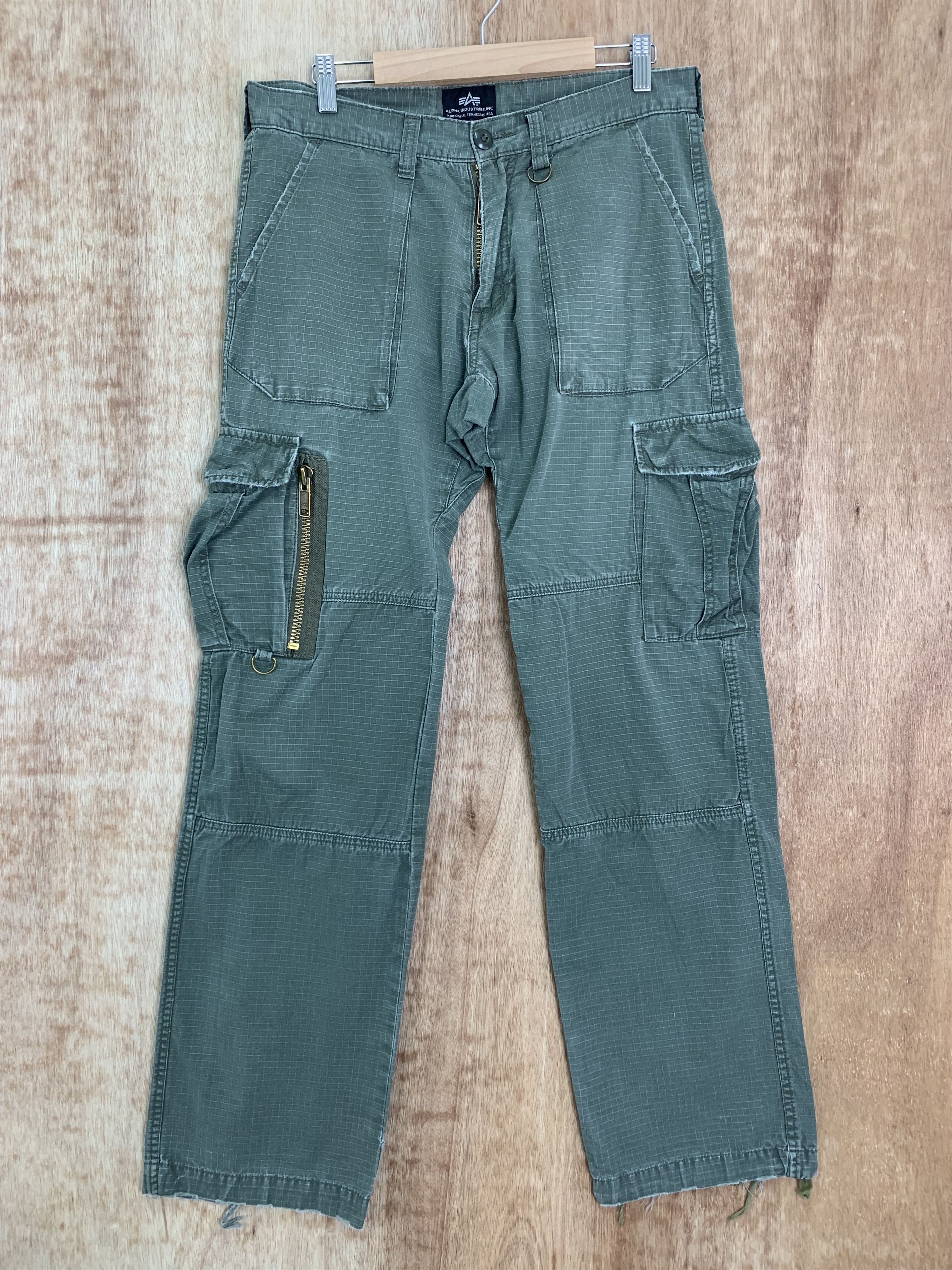 image of Cargo Pants Alpha Industries Multipocket Pants Vintage in Green, Men's (Size 31)