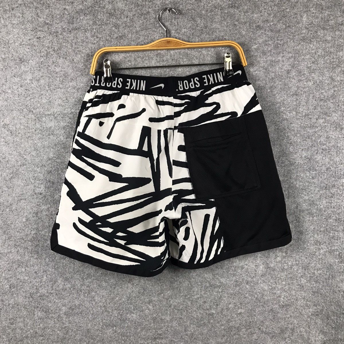 Nike VINTAGE NIKE SPORT SHORT PANT ZEBRAS PANTS Size US 30 / EU 46 - 6 Thumbnail