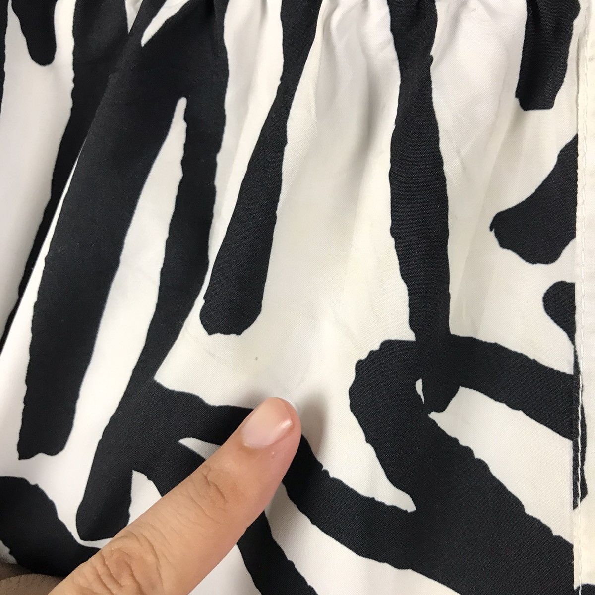 Nike VINTAGE NIKE SPORT SHORT PANT ZEBRAS PANTS Size US 30 / EU 46 - 5 Thumbnail