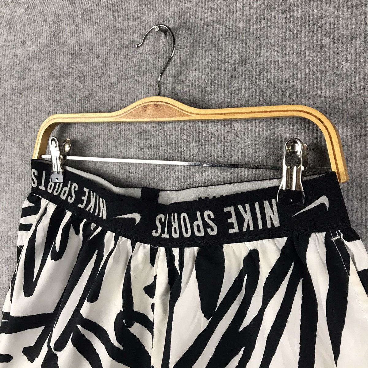 Nike VINTAGE NIKE SPORT SHORT PANT ZEBRAS PANTS Size US 30 / EU 46 - 3 Thumbnail
