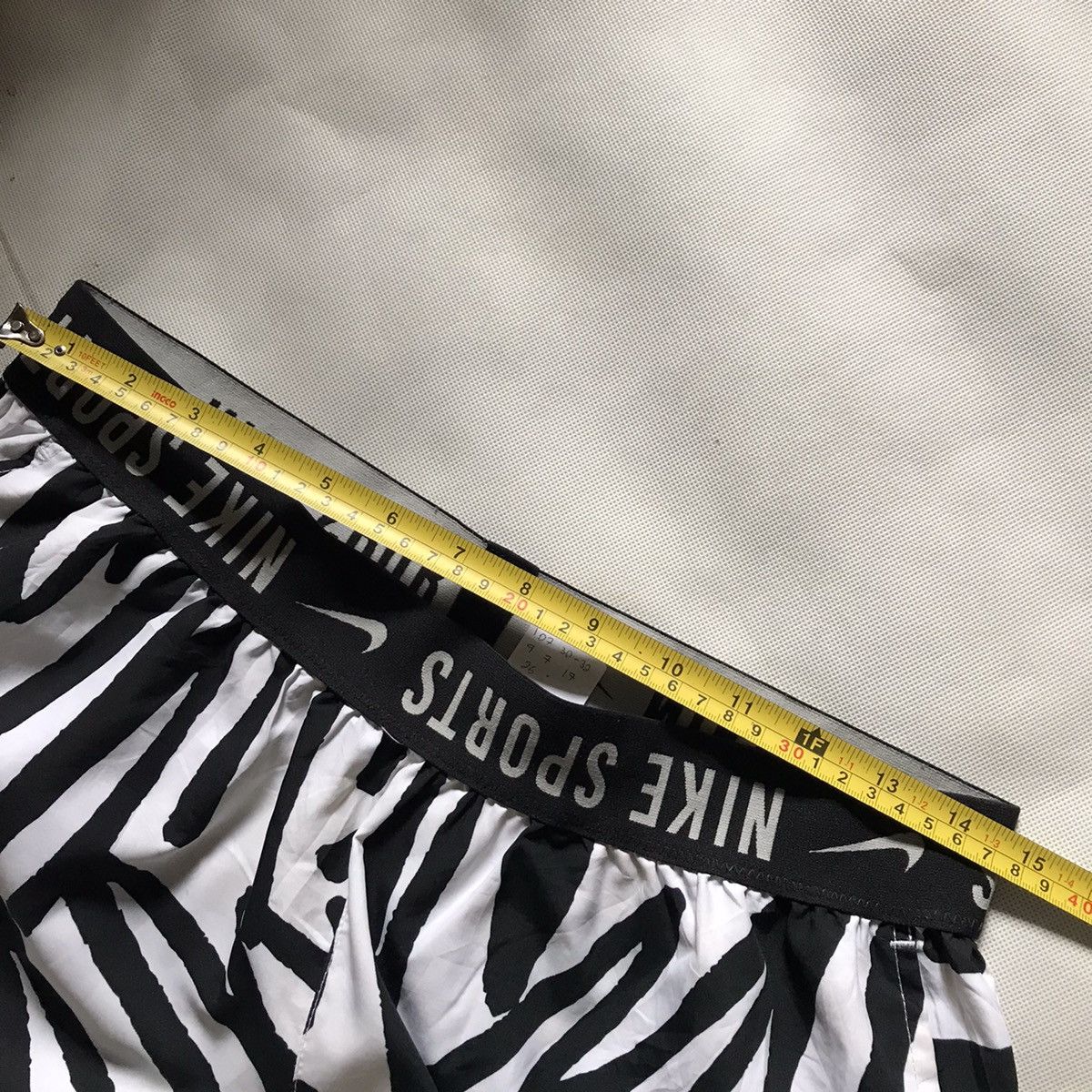 Nike VINTAGE NIKE SPORT SHORT PANT ZEBRAS PANTS Size US 30 / EU 46 - 10 Thumbnail