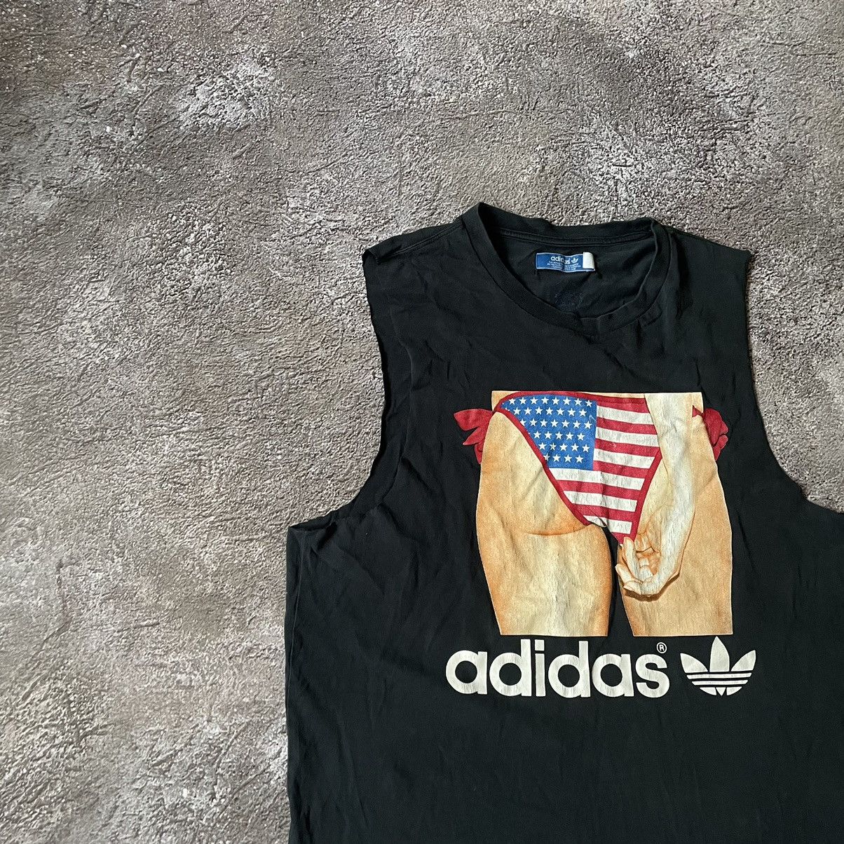 Vintage Vintage Y2K Adidas Graphic Tee Flag Print Streetwear Slim XL Size US XL / EU 56 / 4 - 4 Thumbnail