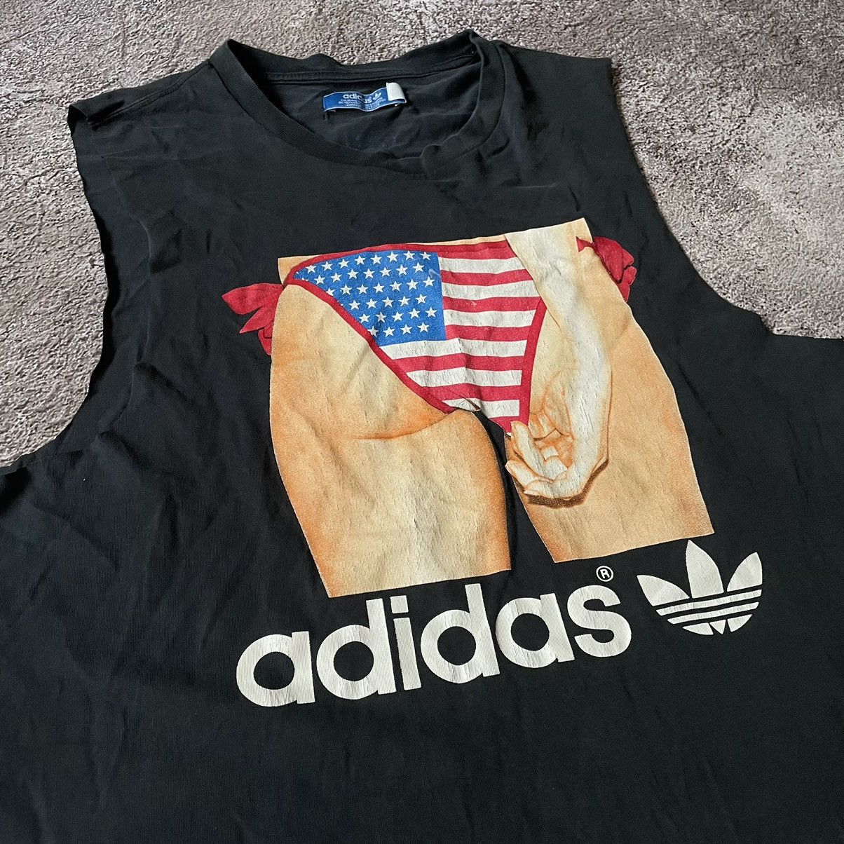 Vintage Vintage Y2K Adidas Graphic Tee Flag Print Streetwear Slim XL Size US XL / EU 56 / 4 - 6 Thumbnail