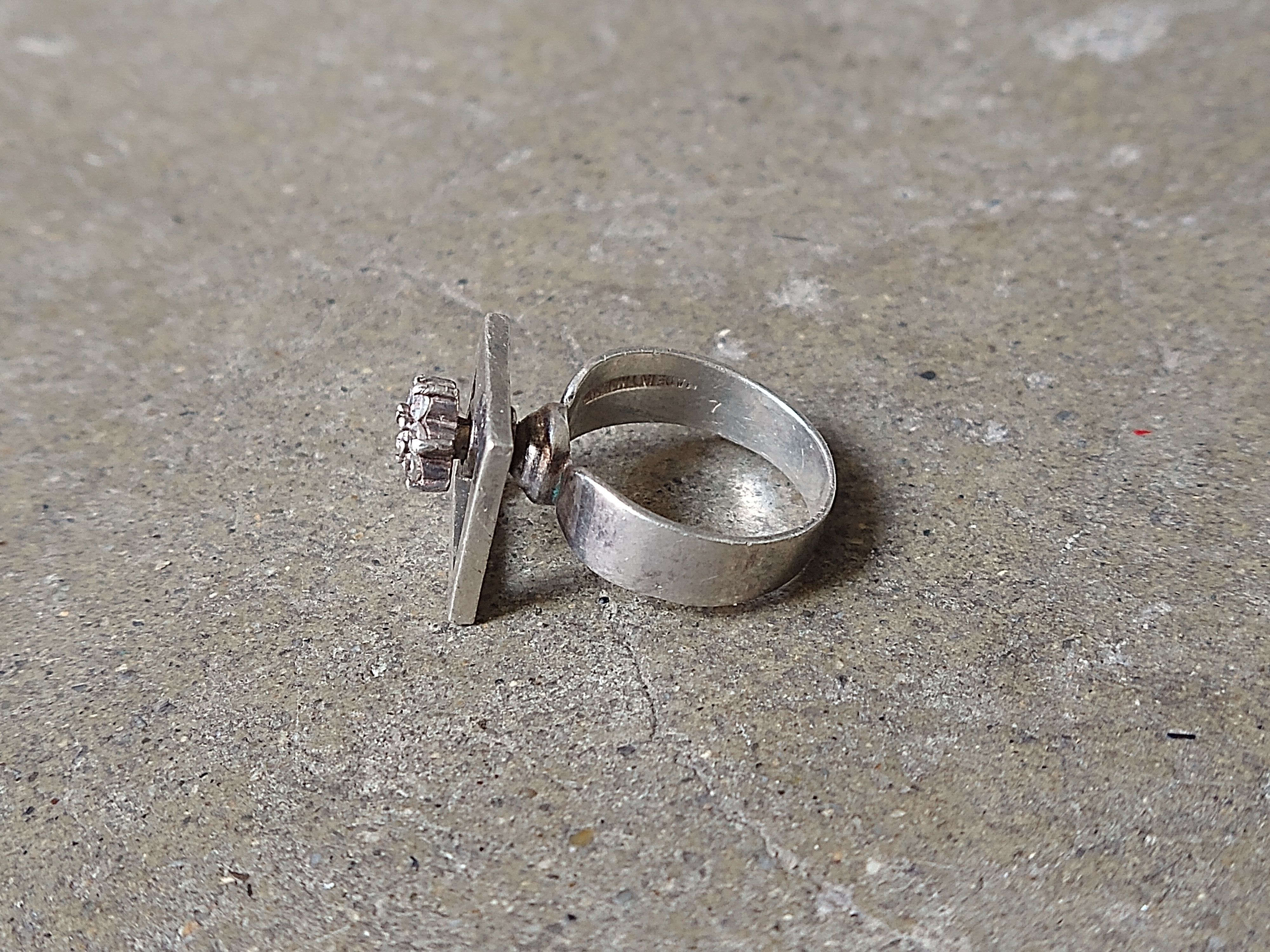 Jewelry × Vintage Vintage Sterling Silver Ring Size 7.25 CZ Modern Avant Garde Size ONE SIZE - 7 Thumbnail