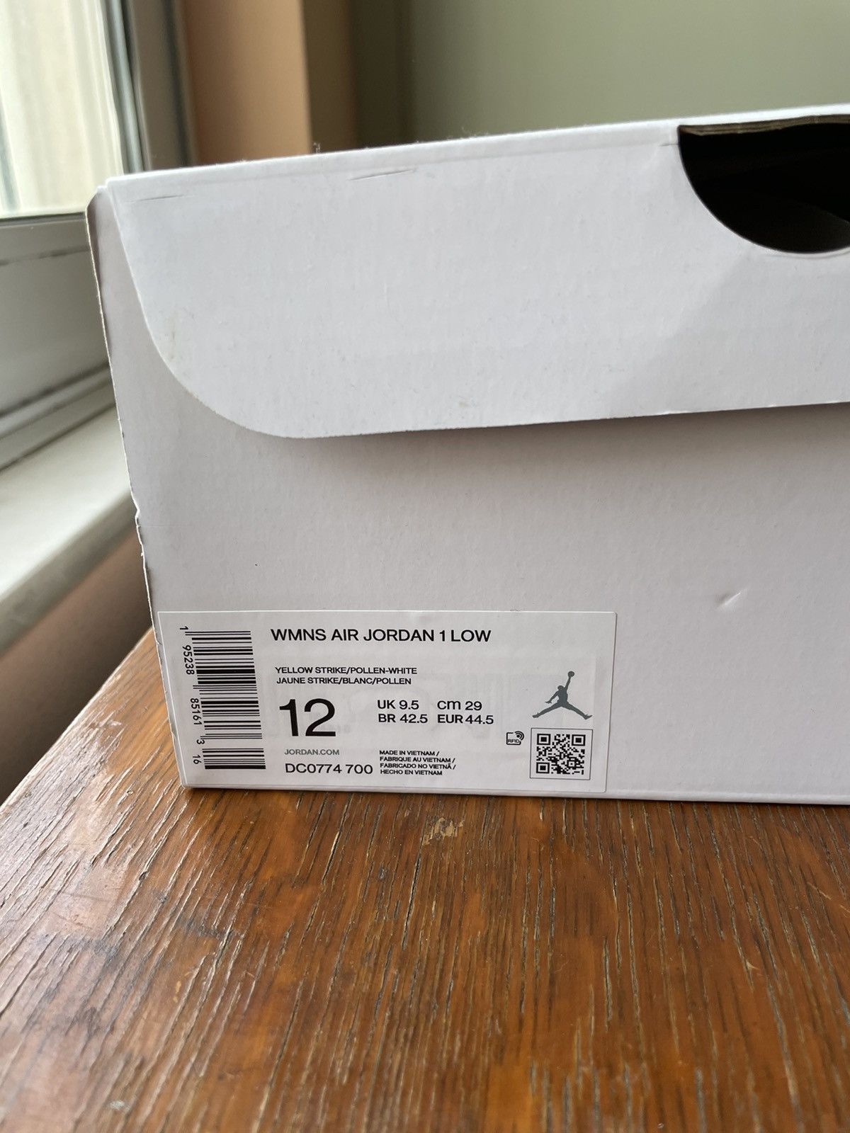 Jordan Brand Air Jordan Low 1 Yellow Strike / Pollen / White Size US 10.5 / EU 43-44 - 10 Thumbnail