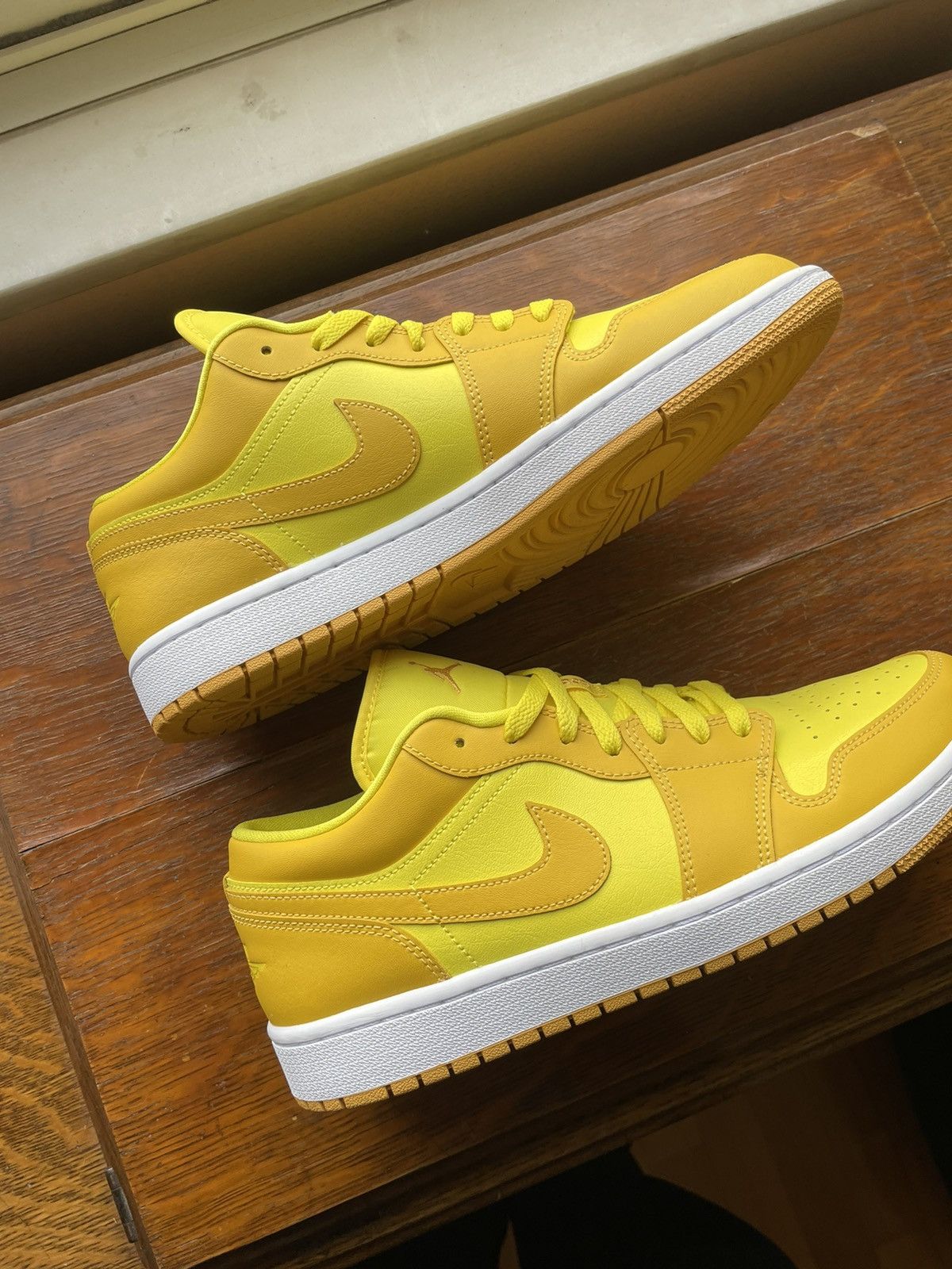 Jordan Brand Air Jordan Low 1 Yellow Strike / Pollen / White Size US 10.5 / EU 43-44 - 5 Thumbnail