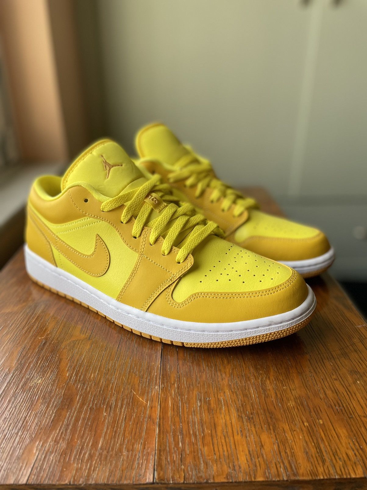 Jordan Brand Air Jordan Low 1 Yellow Strike / Pollen / White Size US 10.5 / EU 43-44 - 1 Thumbnail