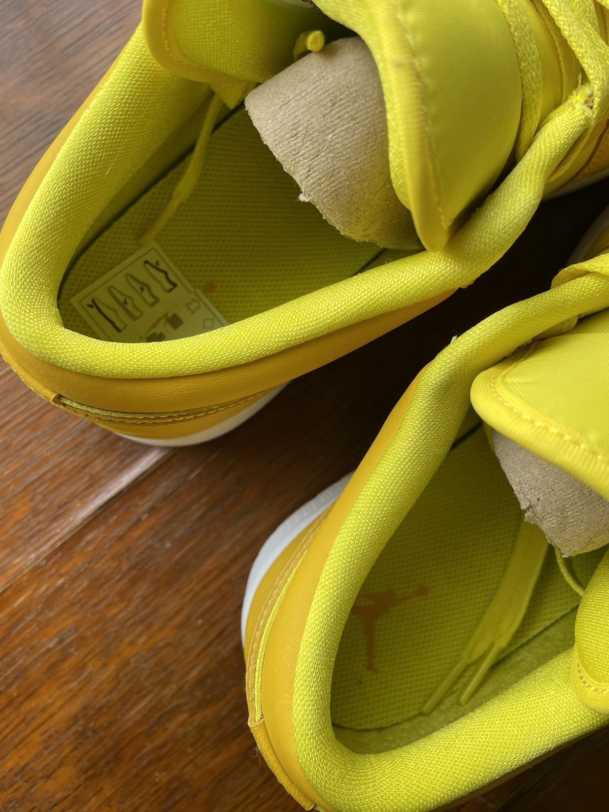 Jordan Brand Air Jordan Low 1 Yellow Strike / Pollen / White Size US 10.5 / EU 43-44 - 4 Thumbnail