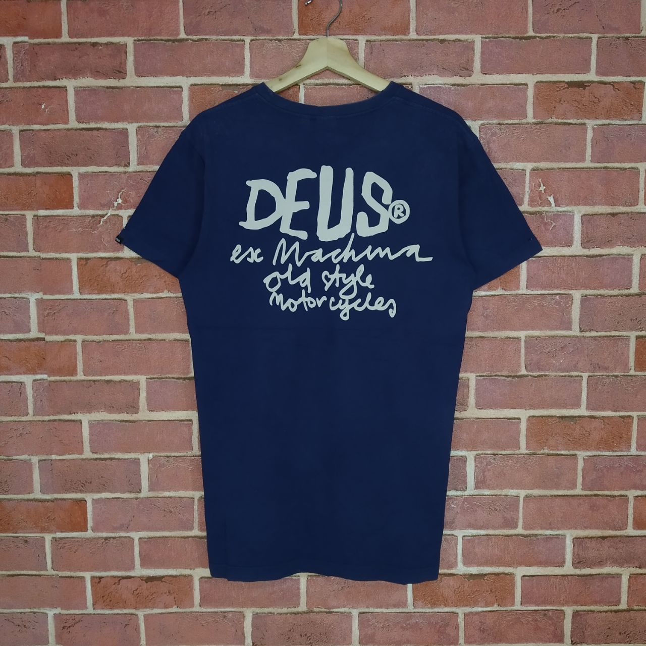 Deus Ex Machina Rare!! Deus Ex Machina Old Style Motorcycle Plain Tee Race Size US M / EU 48-50 / 2 - 1 Thumbnail