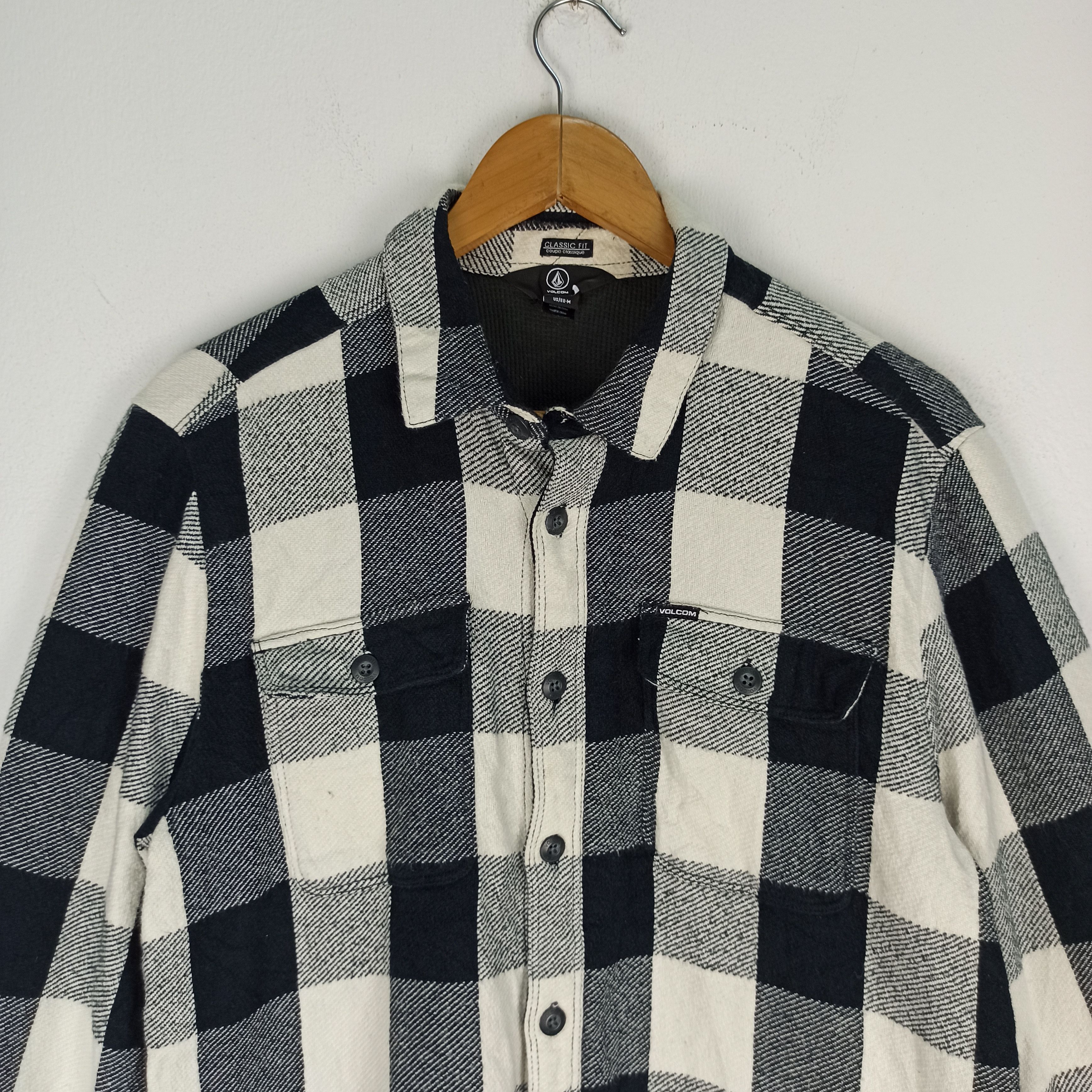 Volcom Rare Flannel Volcom Streetwear Nice Design Size US M / EU 48-50 / 2 - 4 Thumbnail