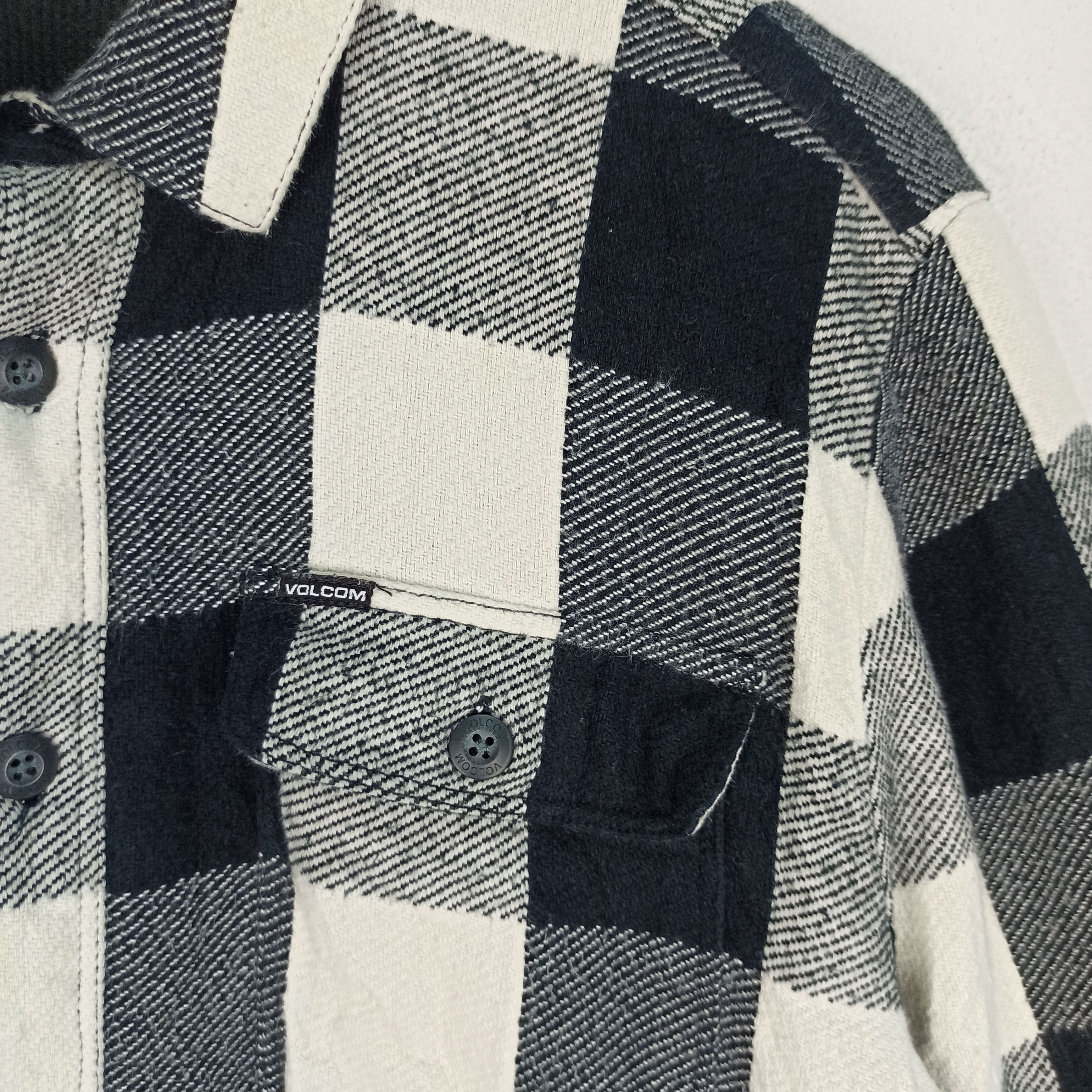 Volcom Rare Flannel Volcom Streetwear Nice Design Size US M / EU 48-50 / 2 - 5 Thumbnail
