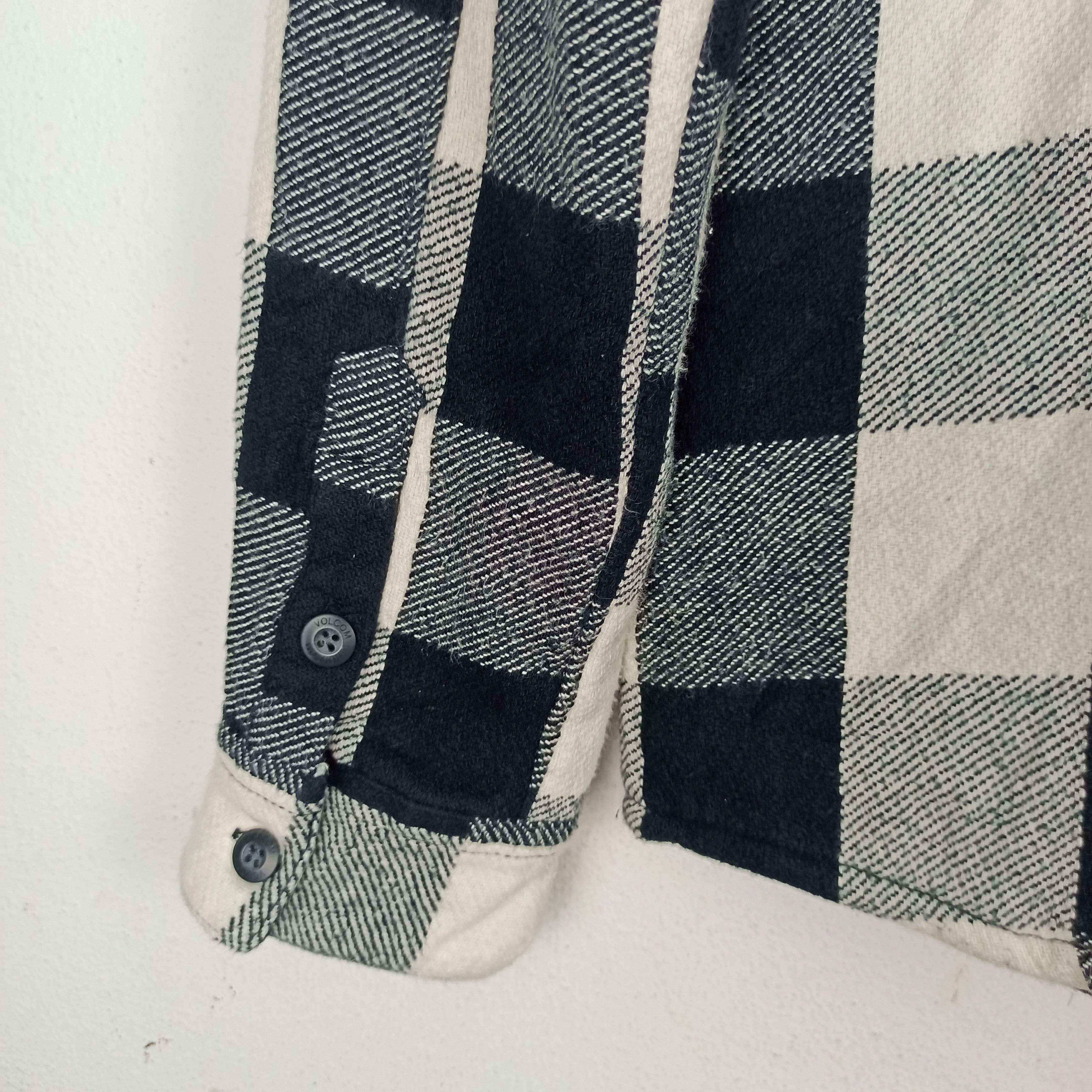 Volcom Rare Flannel Volcom Streetwear Nice Design Size US M / EU 48-50 / 2 - 6 Thumbnail
