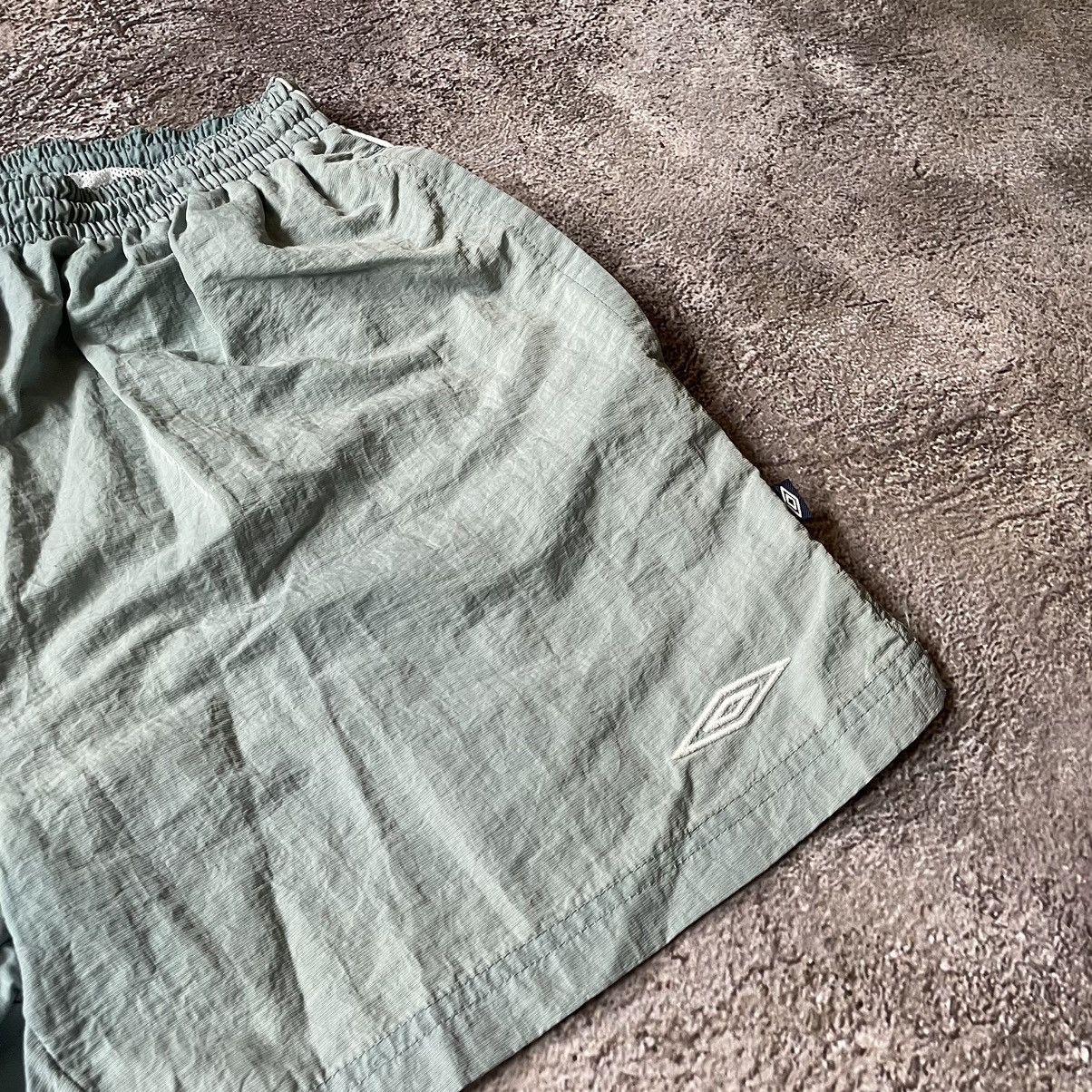 Vintage Vintage 90s Umbro Baggy Nylon Shorts Y2K Sportwear Khaki 30 Size US 30 / EU 46 - 5 Thumbnail