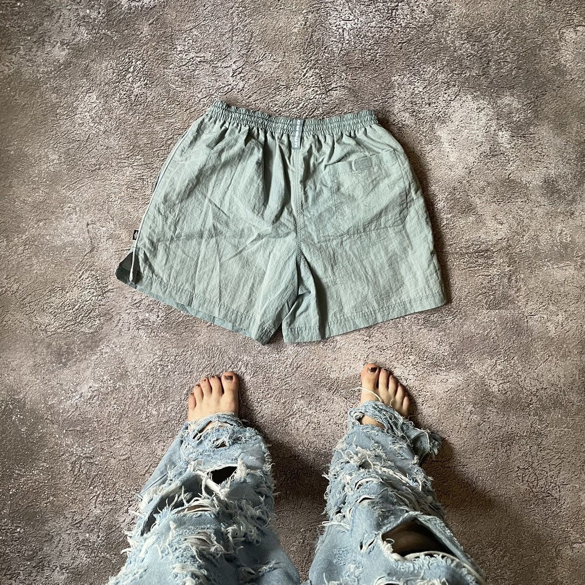 Vintage Vintage 90s Umbro Baggy Nylon Shorts Y2K Sportwear Khaki 30 Size US 30 / EU 46 - 7 Thumbnail
