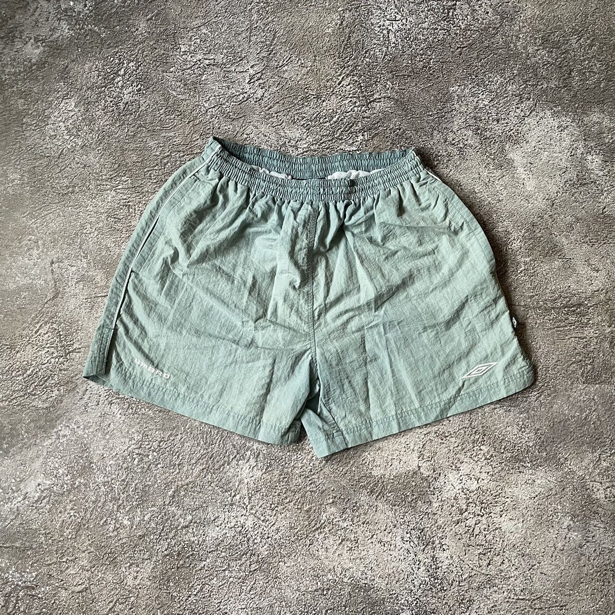 Vintage Vintage 90s Umbro Baggy Nylon Shorts Y2K Sportwear Khaki 30 Size US 30 / EU 46 - 2 Thumbnail