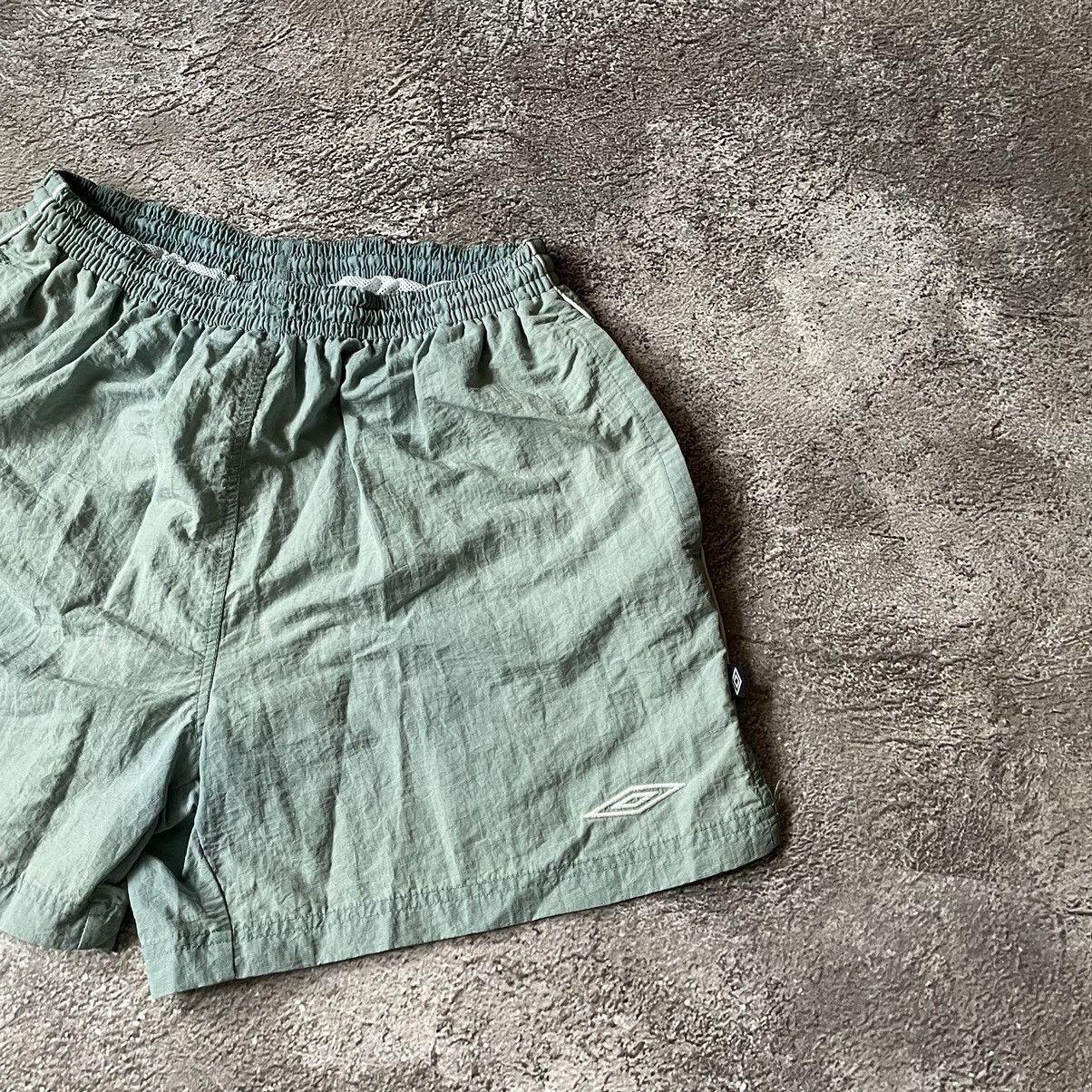 Vintage Vintage 90s Umbro Baggy Nylon Shorts Y2K Sportwear Khaki 30 Size US 30 / EU 46 - 3 Thumbnail