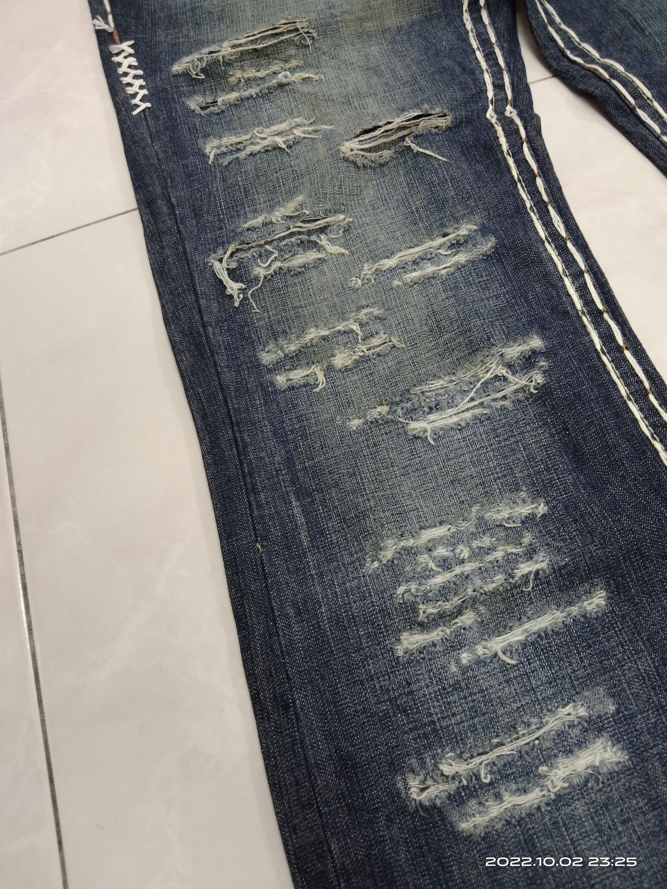 Japanese Brand THRASH RIPED LAGUNA BEACH DENIM PANTS Size US 33 - 8 Thumbnail